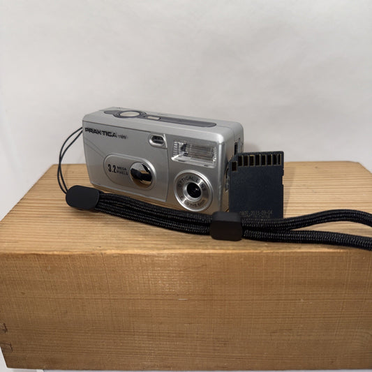 Praktica Mini 3.2MP Intro Compact Digital Camera Tested Working + 256MB SD Card