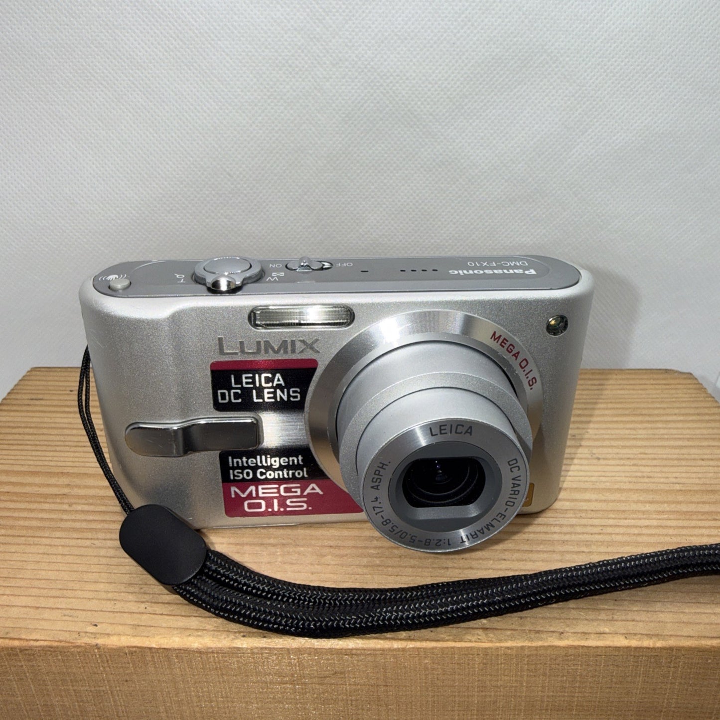 Panasonic Lumix DMC-FX10 6.0MP Digital Camera Tested + Charger Battery 4GB Case