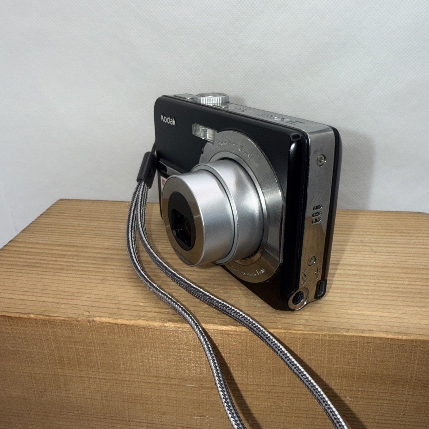 Kodak EasyShare MD1063 10.3MP Digital Camera Tested + Charger Battery 4GB SD