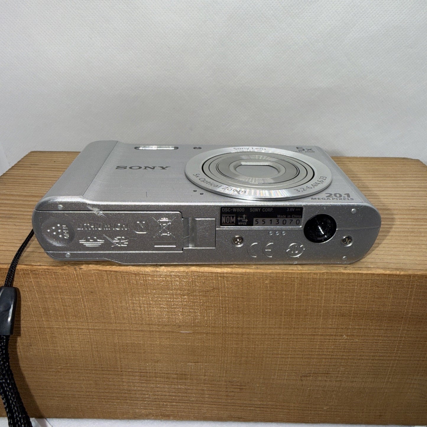 Sony Cyber-shot DSC-W800 20.1MP Digital Camera Tested + Charger Battery Case SD