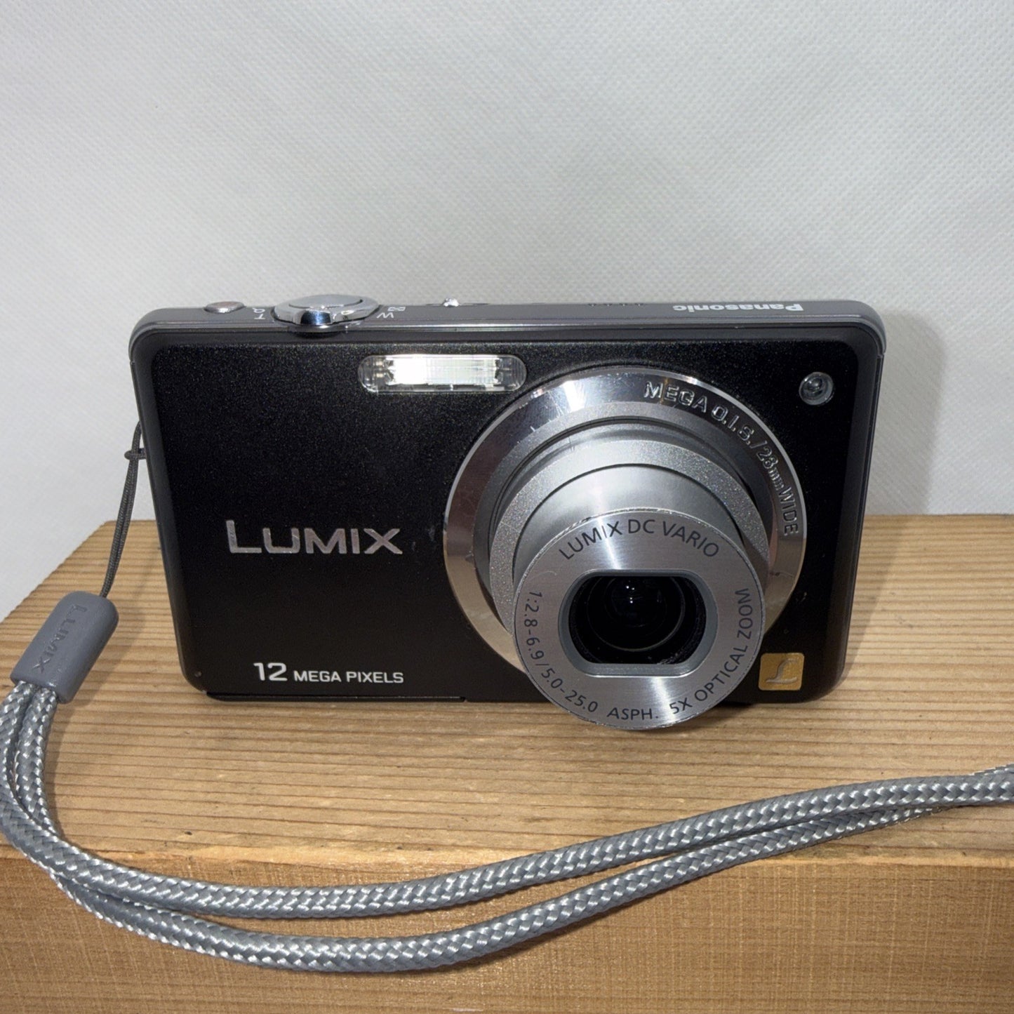 Panasonic Lumix DMC-FS9 12.1MP Digital Camera Tested + Charger Battery 4GB SD