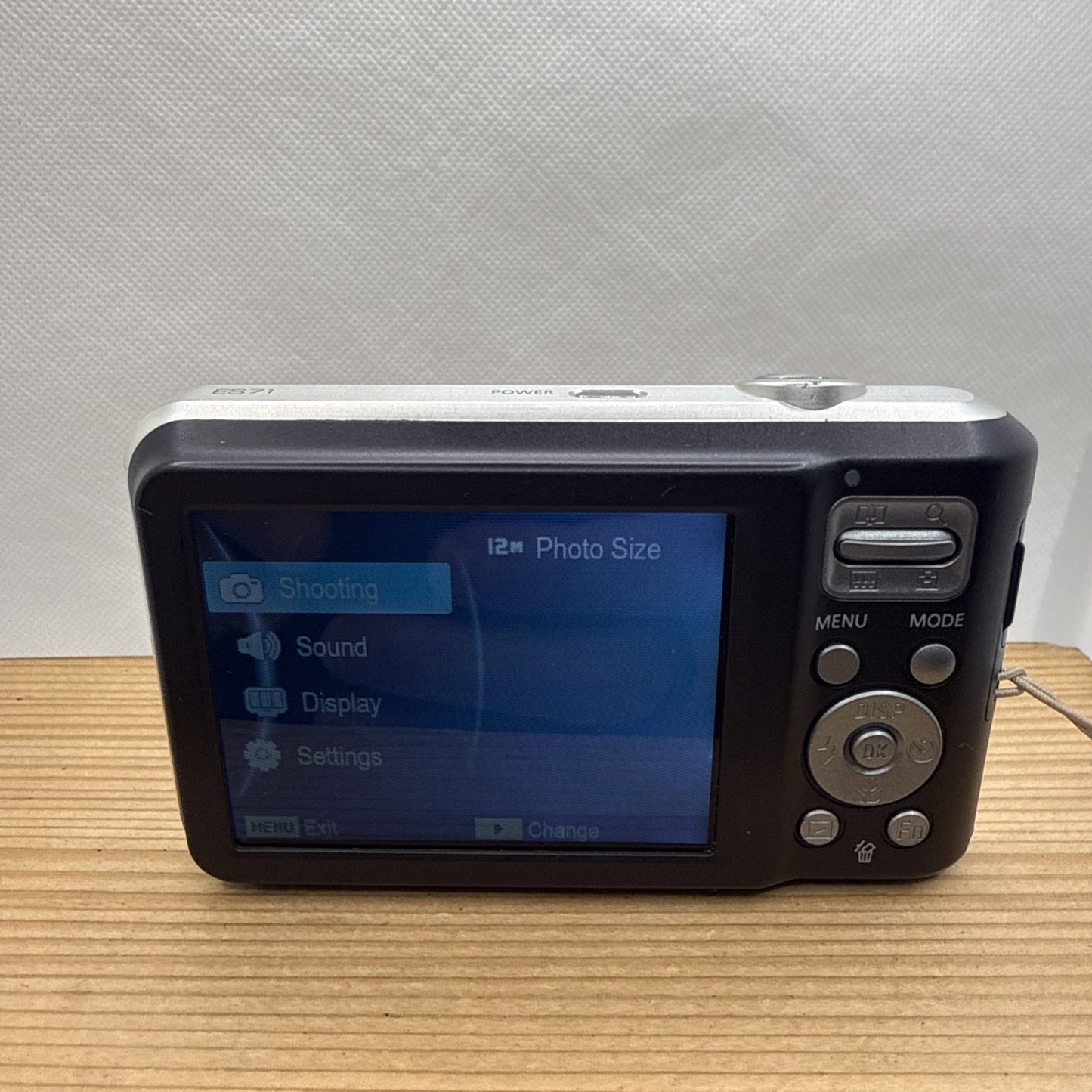 Samsung ES71 12.2MP Digital Camera Tested Working + Charger Battery 4GB SD Card
