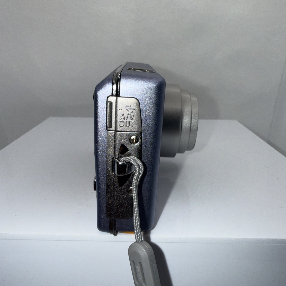 Nikon Coolpix S560 10MP Digital Camera Working *Battery Cover Missing* Bundle