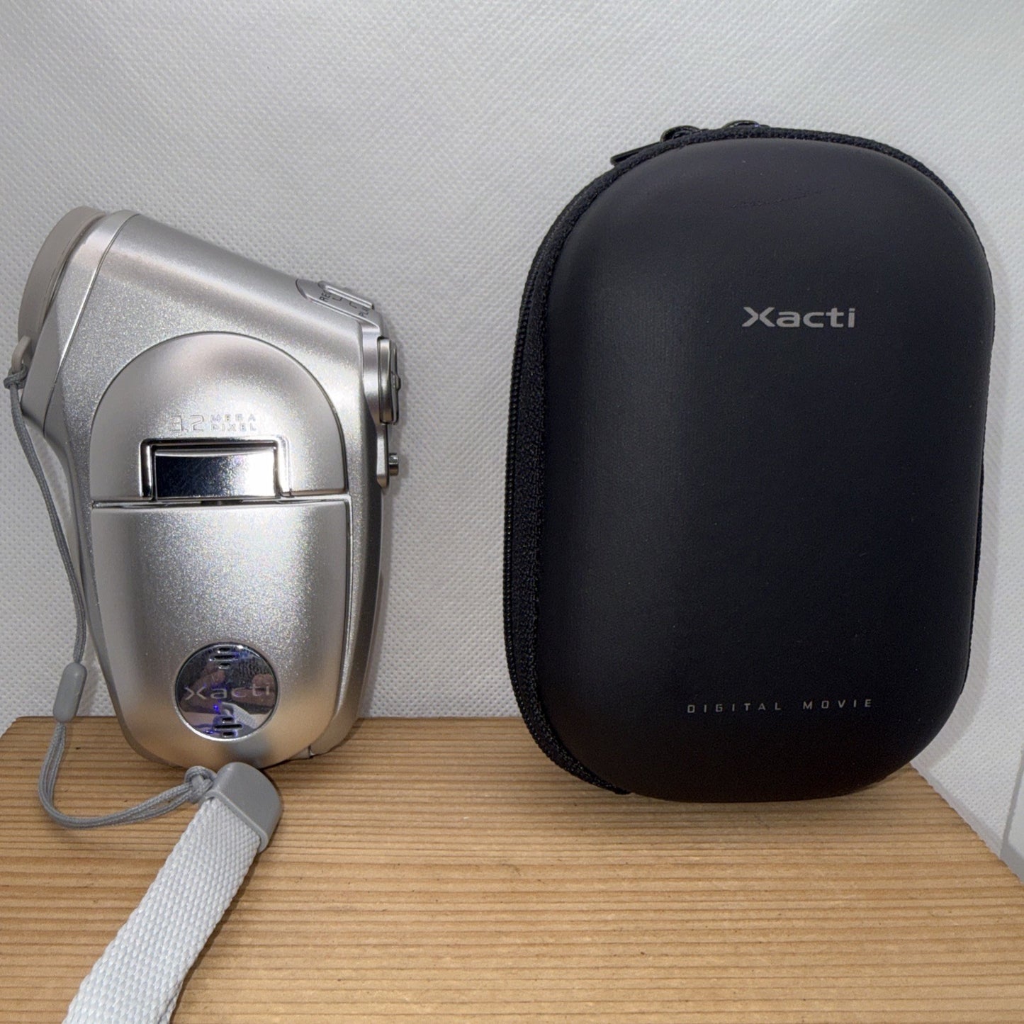 Sanyo Xacti VPC-C1 3.2MP Digital Handheld Camcorder Working Boxed + Accessories