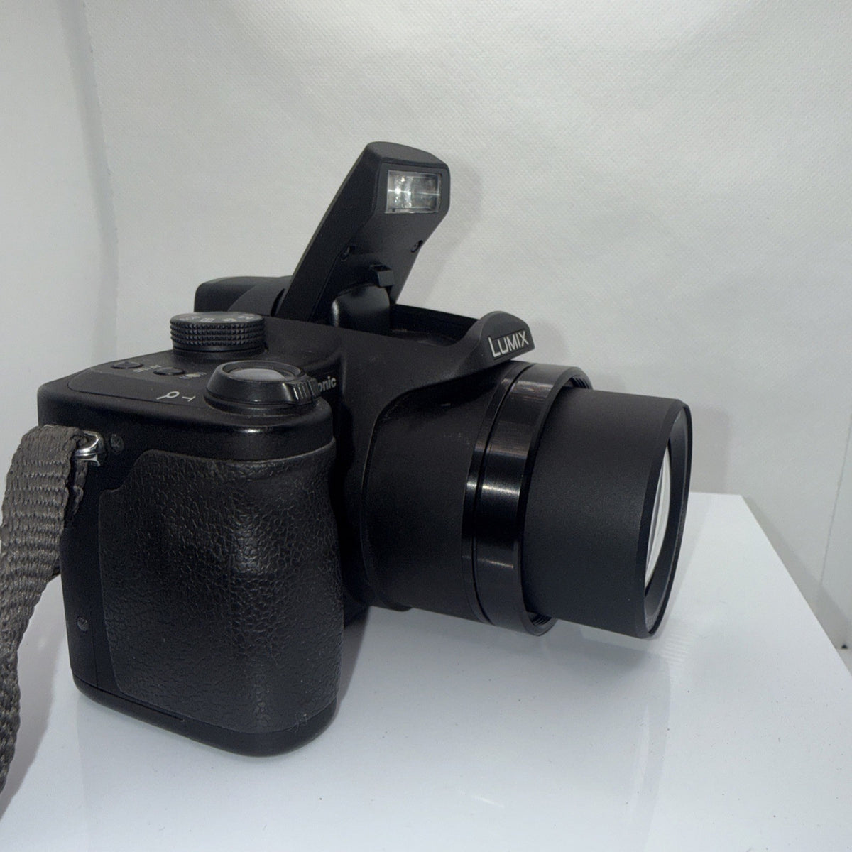 Digital Bridge Camera Panasonic Lumix DMC-FZ7 6MP Tested + Charger Battery 2GB