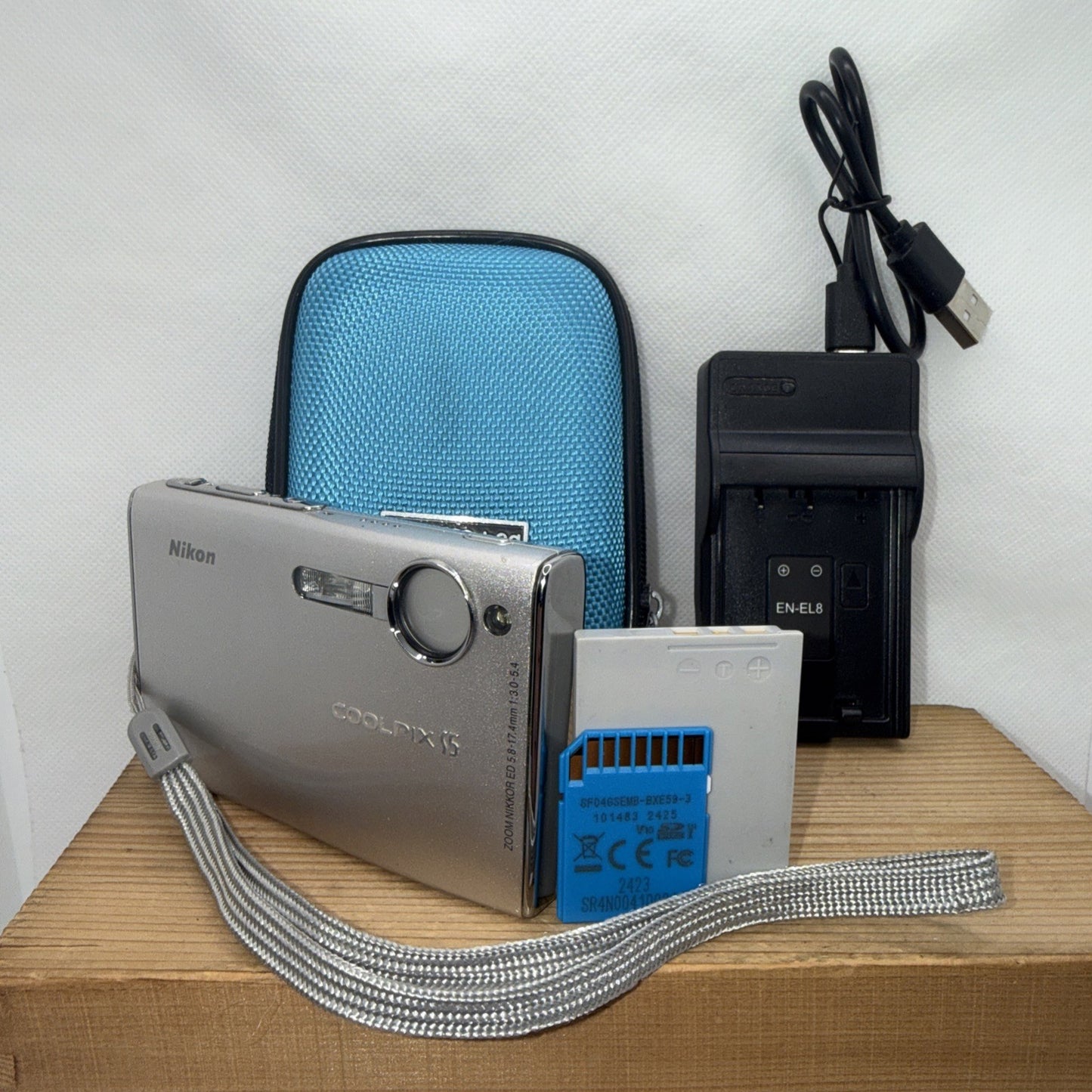 Nikon Digital Camera Coolpix S5 6.0MP Silver Tested Full Working Set