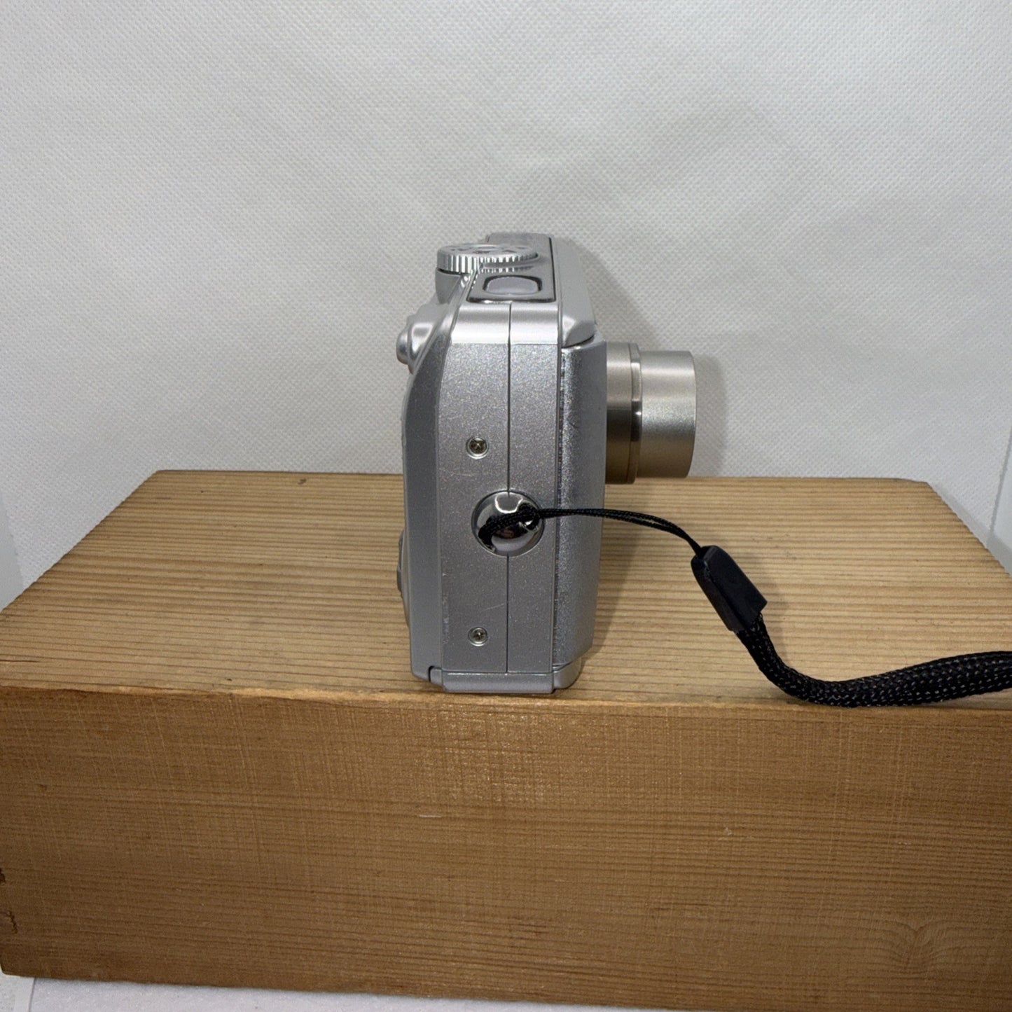 Vivitar Vivicam 4345 4MP Digital Vintage Retro Camera Tested Working + 2GB SD