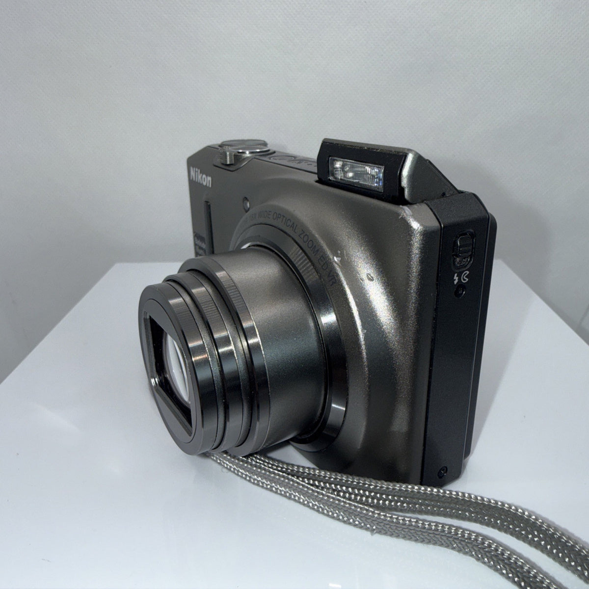 Nikon Coolpix S9100 12.1MP Digital Camera Tested *Minor Screen Issue Bundle 32GB