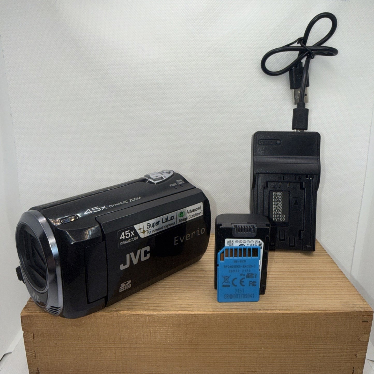 JVC Everio GZ-MS110BEK HD 45x Zoom Camcorder + Charger Battery SD Tested