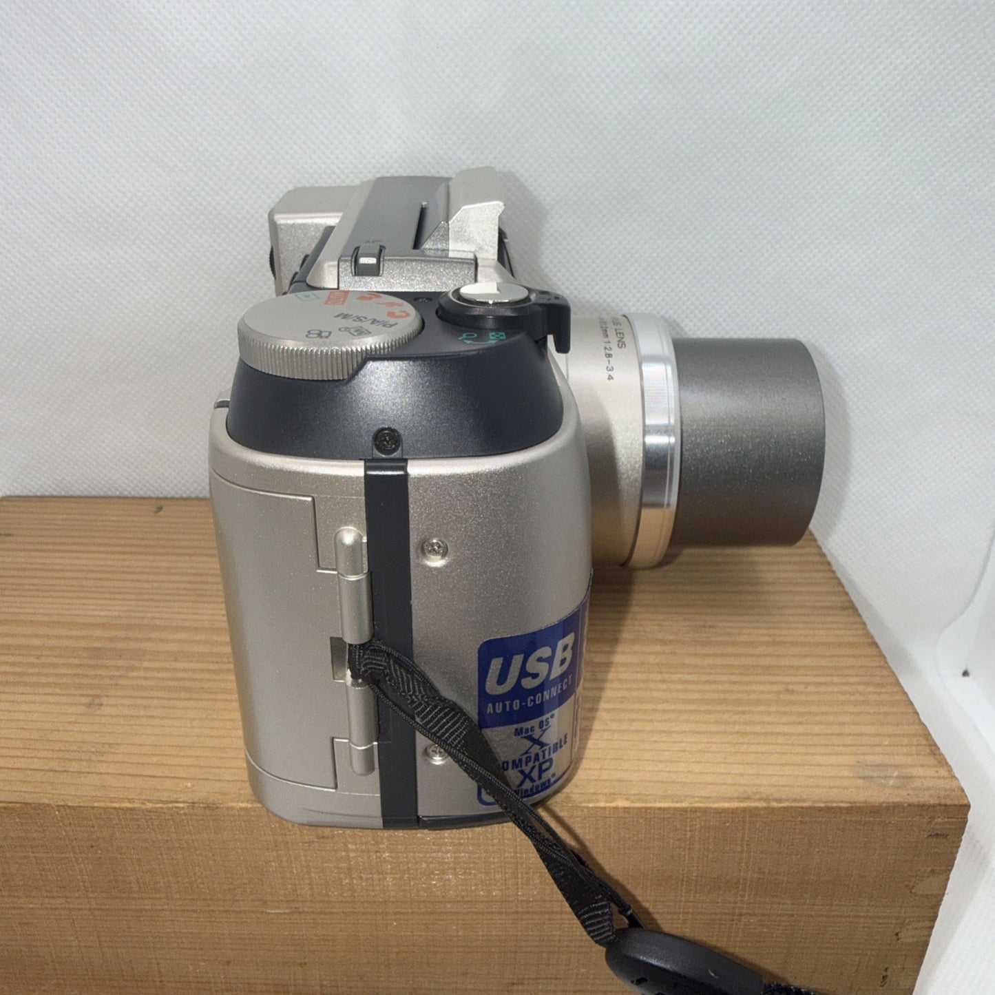 Olympus Digital Camera C-720 Ultra Zoom 3.0MP Tested Plus Memory Card Retro