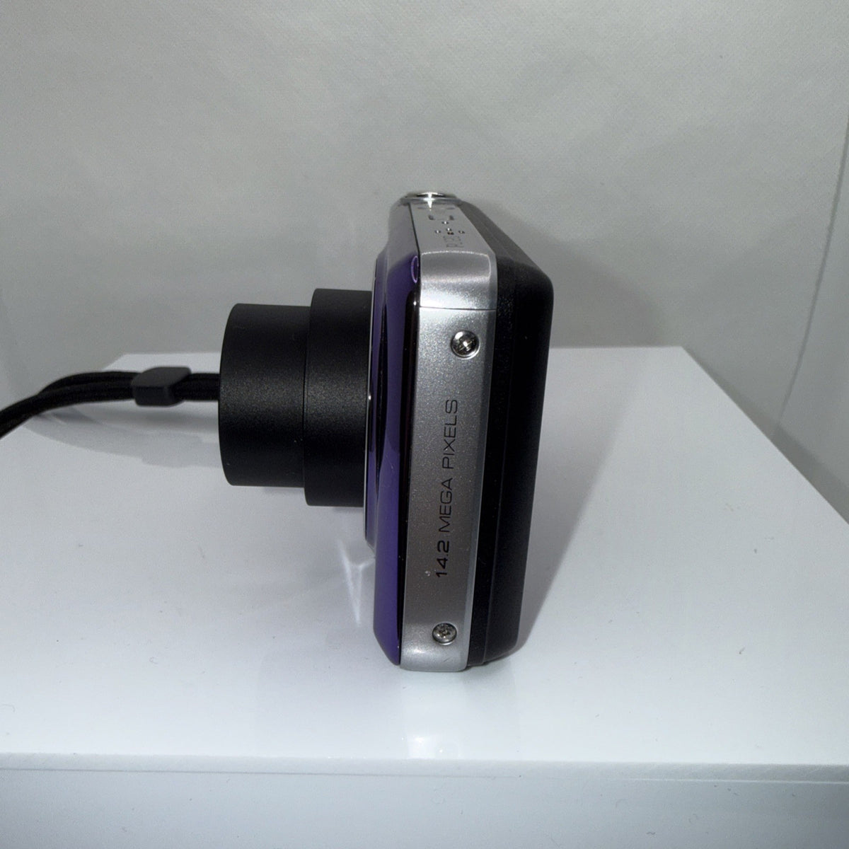 Samsung PL120 Digital Camera 14.2MP Purple Tested Working + Charger Battery 4GB
