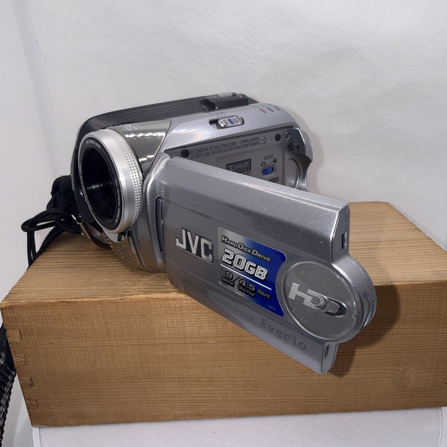 JVC Everio Gz-Mg21ek 20GB Hdd Camcorder + Charger Battery Usb Cable & Camera Bag
