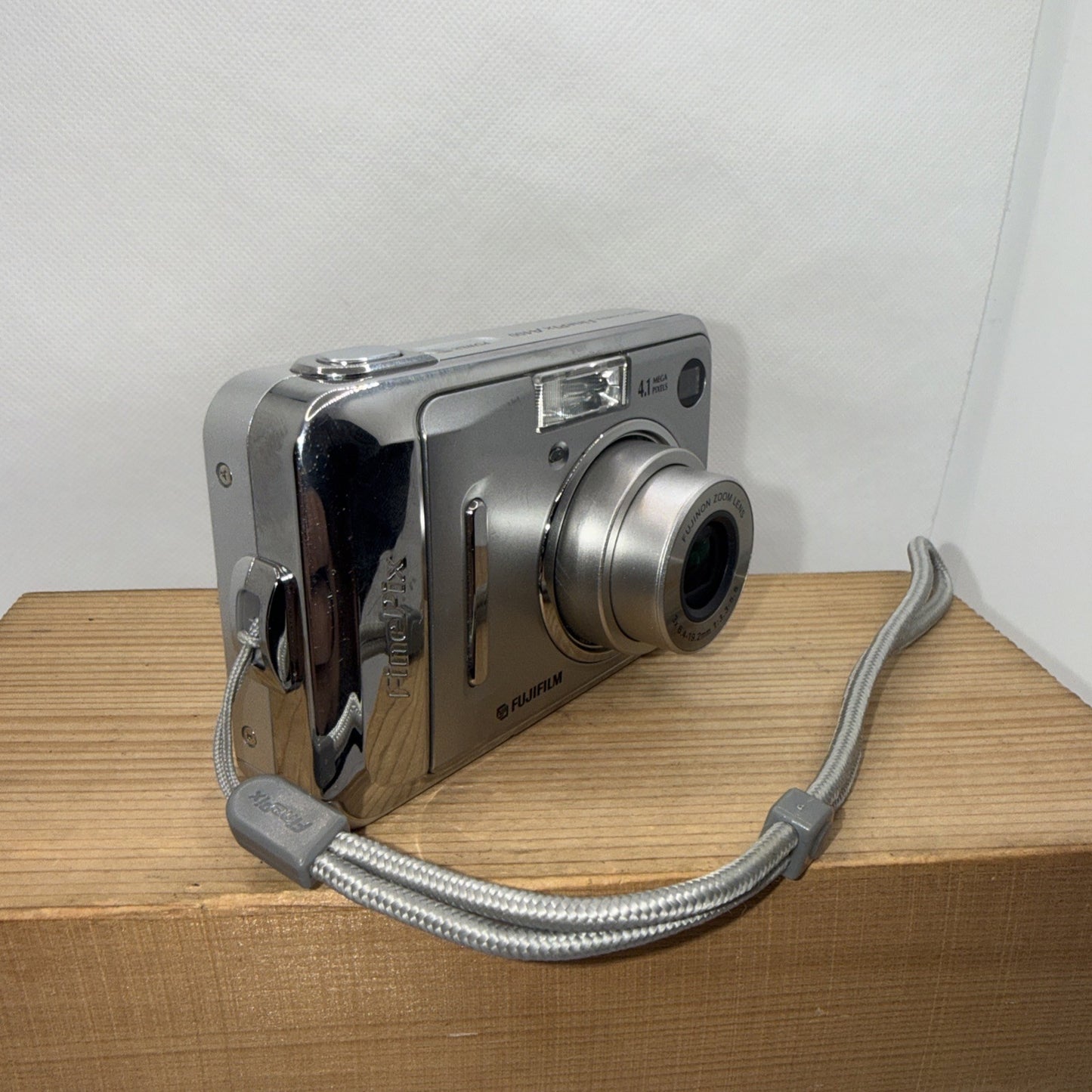 Fujifilm Finepix A400 4.1MP Digital Camera Tested Working + 64MB XD Card