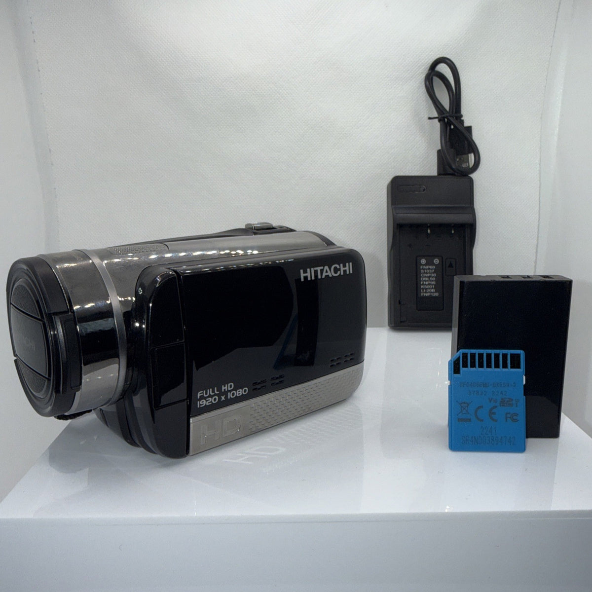 HD Camcorder Hitachi DZ-HV1079E 1080P Tested Working + Charger Battery 4GB SD