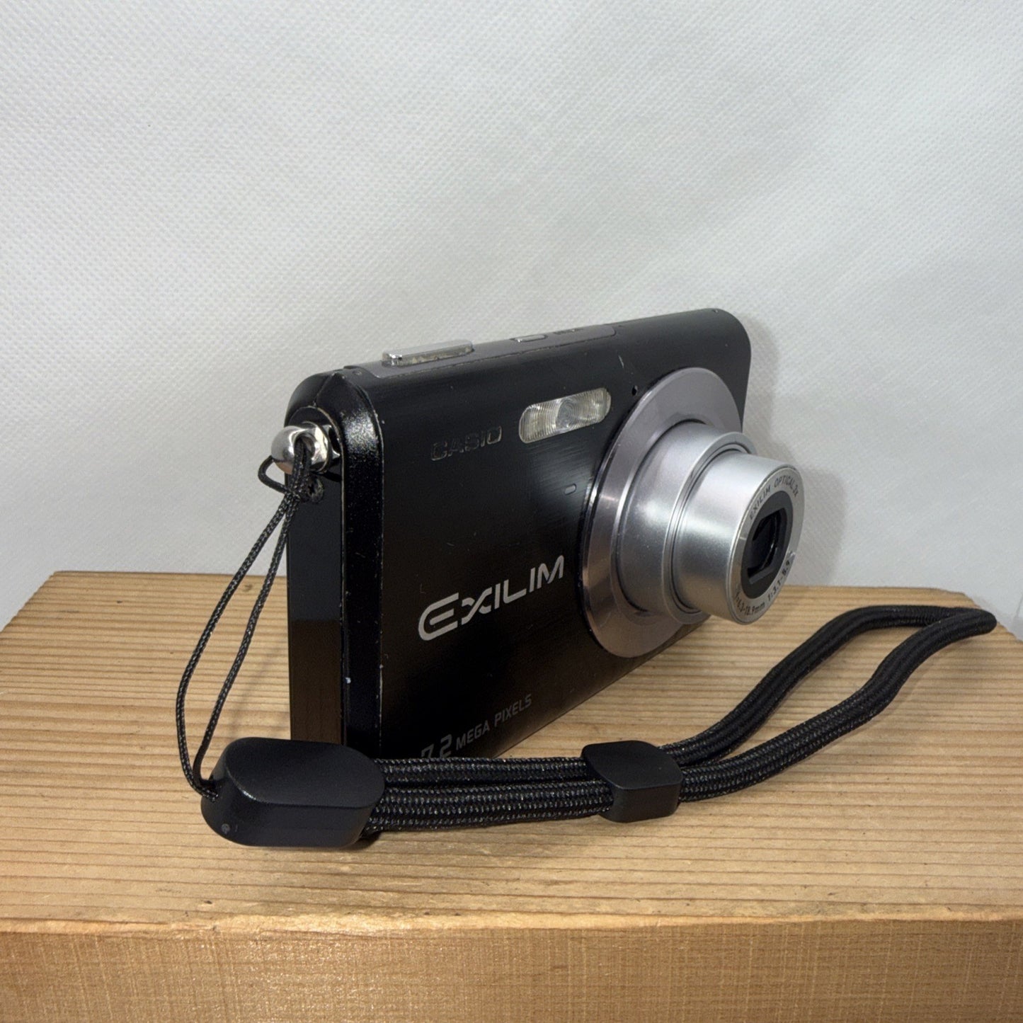 Casio Exilim EX-Z70 7.2MP 3x Zoom Digital Camera Tested + Charger Battery 4GB SD