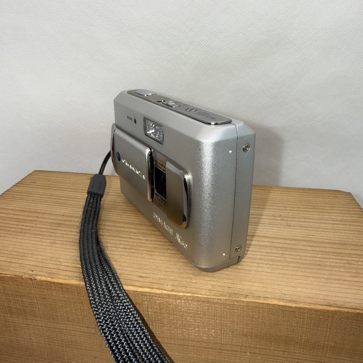 Konica Minolta DiMAGE X60 5MP Digital Camera Working + Charger Battery 4GB SD