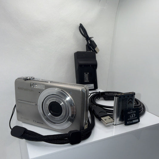 Digital Camera Olympus X-785 7.1MP Tested + Charger Battery 2GB XD USB Cable