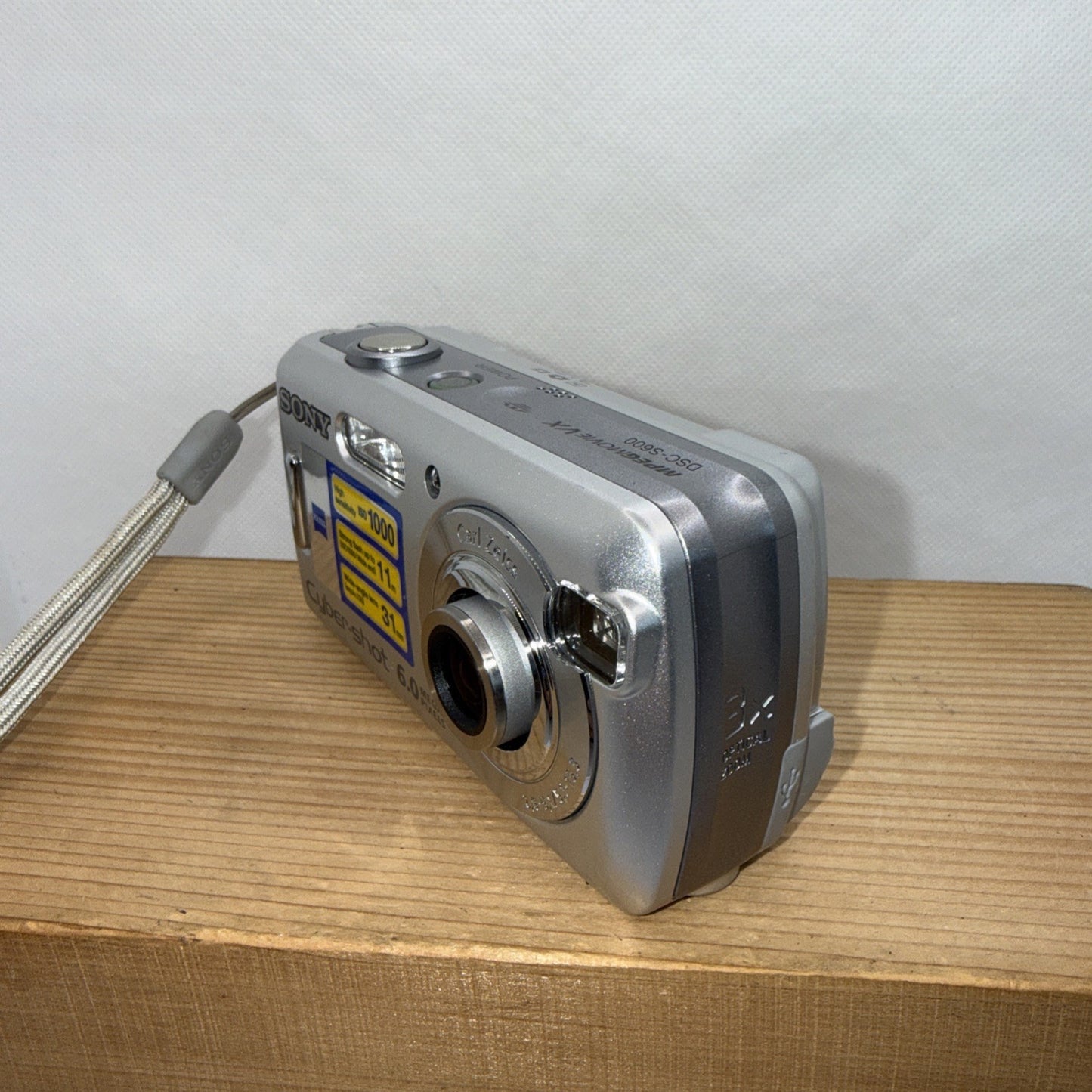 Sony Cybershot DSC-S600 6.0MP Digital Camera Tested (minor battery flap issue)