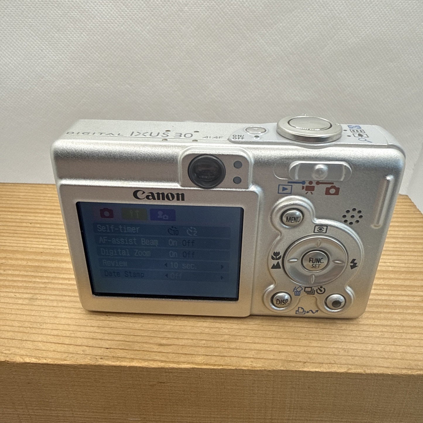 Canon Digital Camera IXUS 30 3.2MP Tested Boxed Plus Charger Battery Case SD VGC4