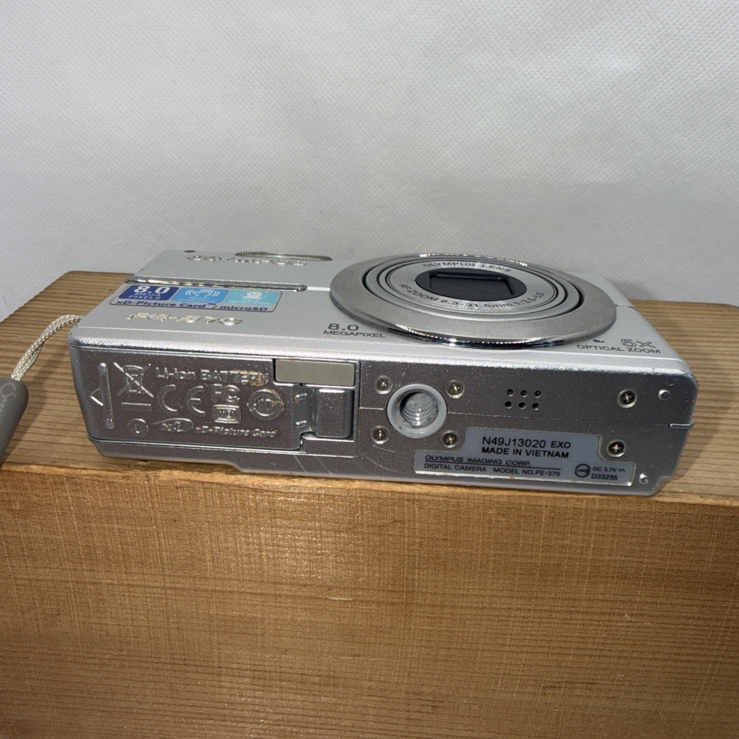 Olympus FE-370 8.0MP Digital Camera Working + Charger Battery Memory Case Retro