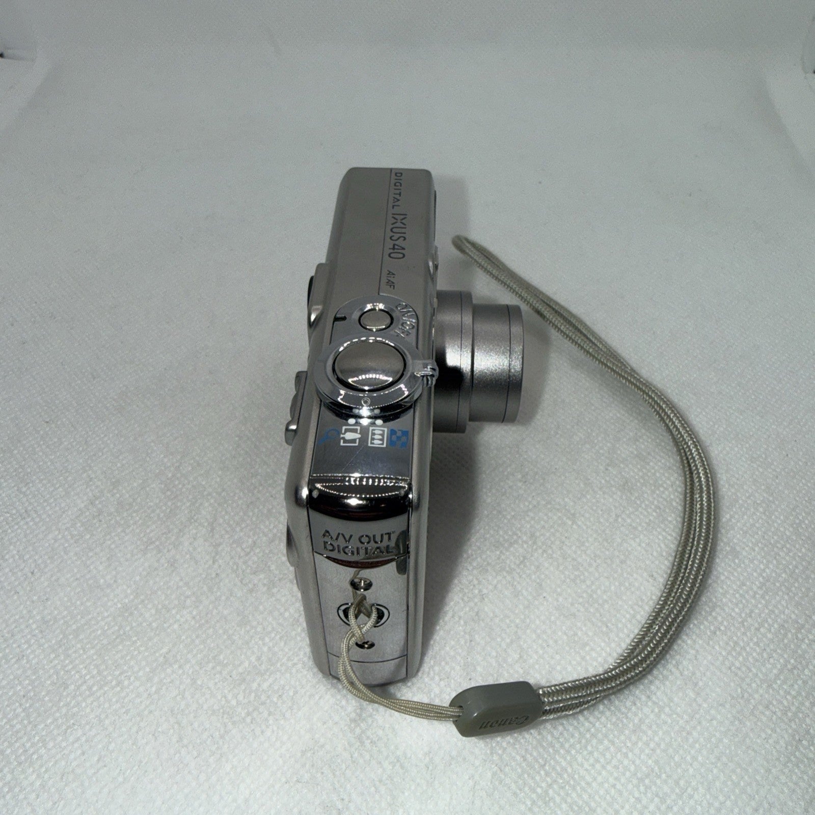 Canon IXUS 40 4.0MP Digital Camera Tested Plus Charger Battery 2GB SD Card Retro6