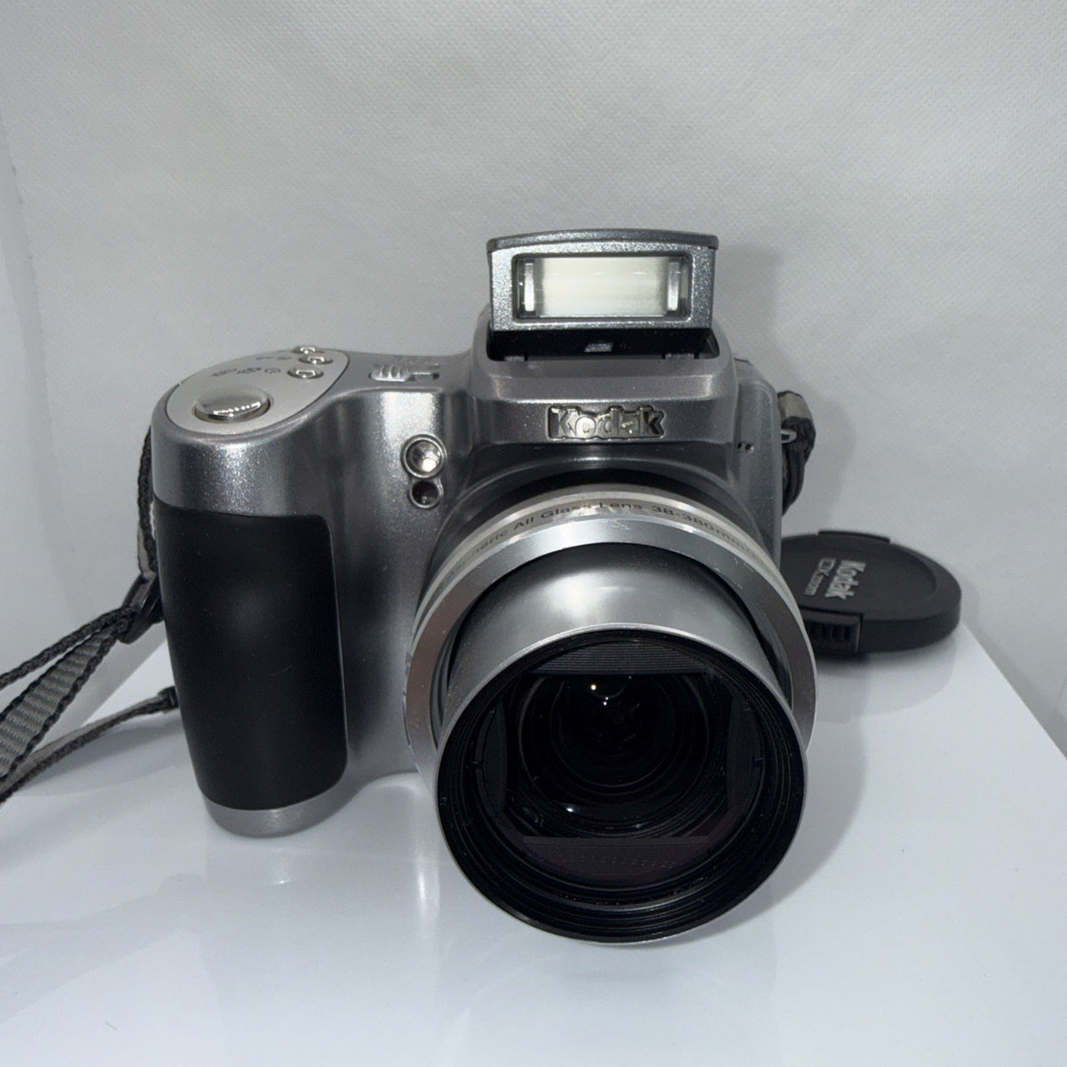 Kodak EasyShare Z740 Bridge Digital Camera 5MP Tested + Charger Batteries 2GB SD