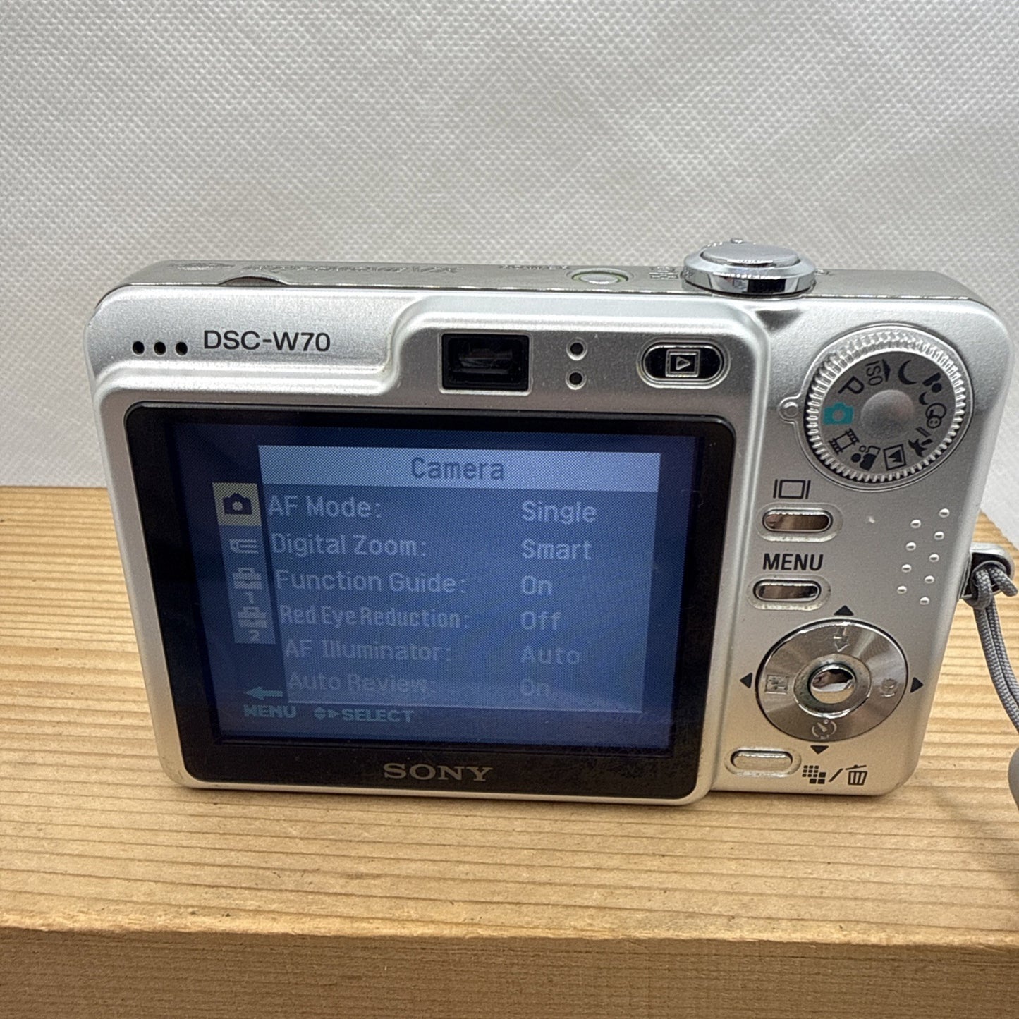 Sony Cyber-shot DSC-W70 7.2MP Digital Camera Tested + Charger Battery Memory
