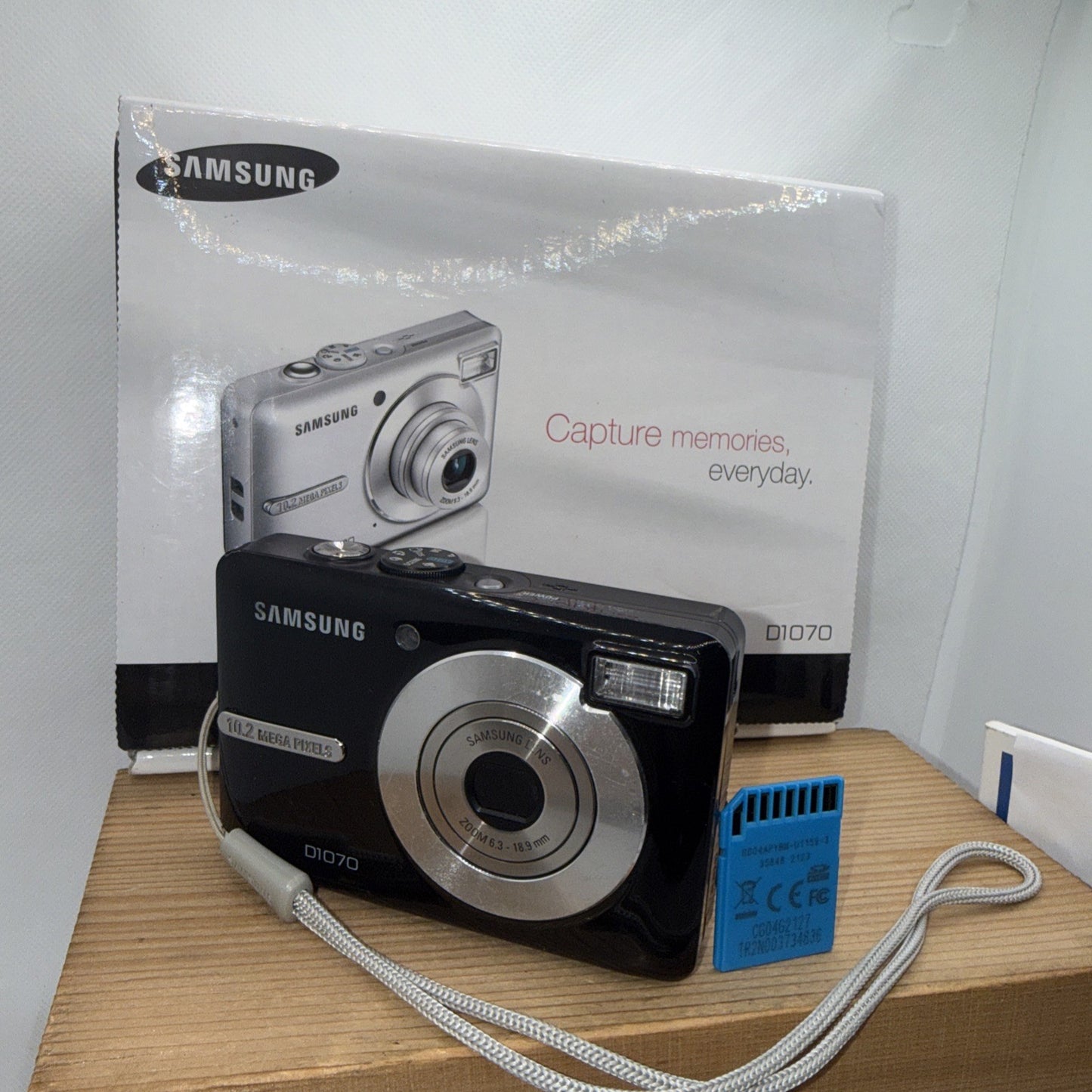 Samsung D1070 10.2MP Digital Camera Boxed Tested + 4GB SD Memory Card