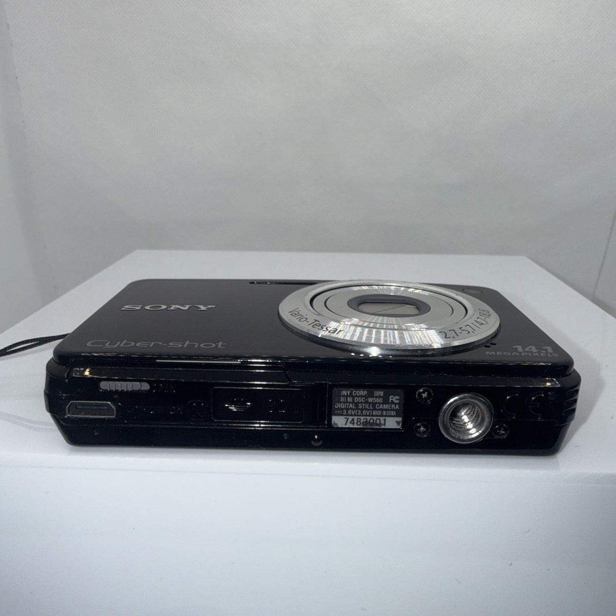 Sony Cyber-shot DSC-W560 Digital 14.1MP Camera Working + Charger Battery 8GB SD