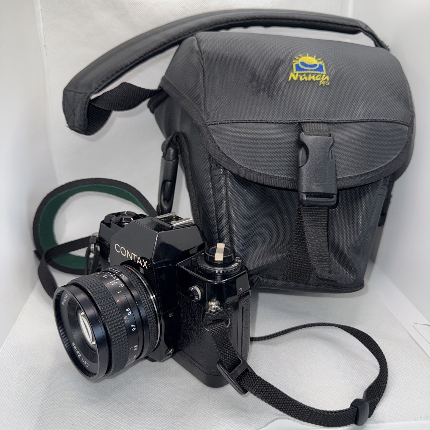 Contax 137 MD Quartz 068248 Camera Carl Zeiss Tested Plus Case - Good Condition