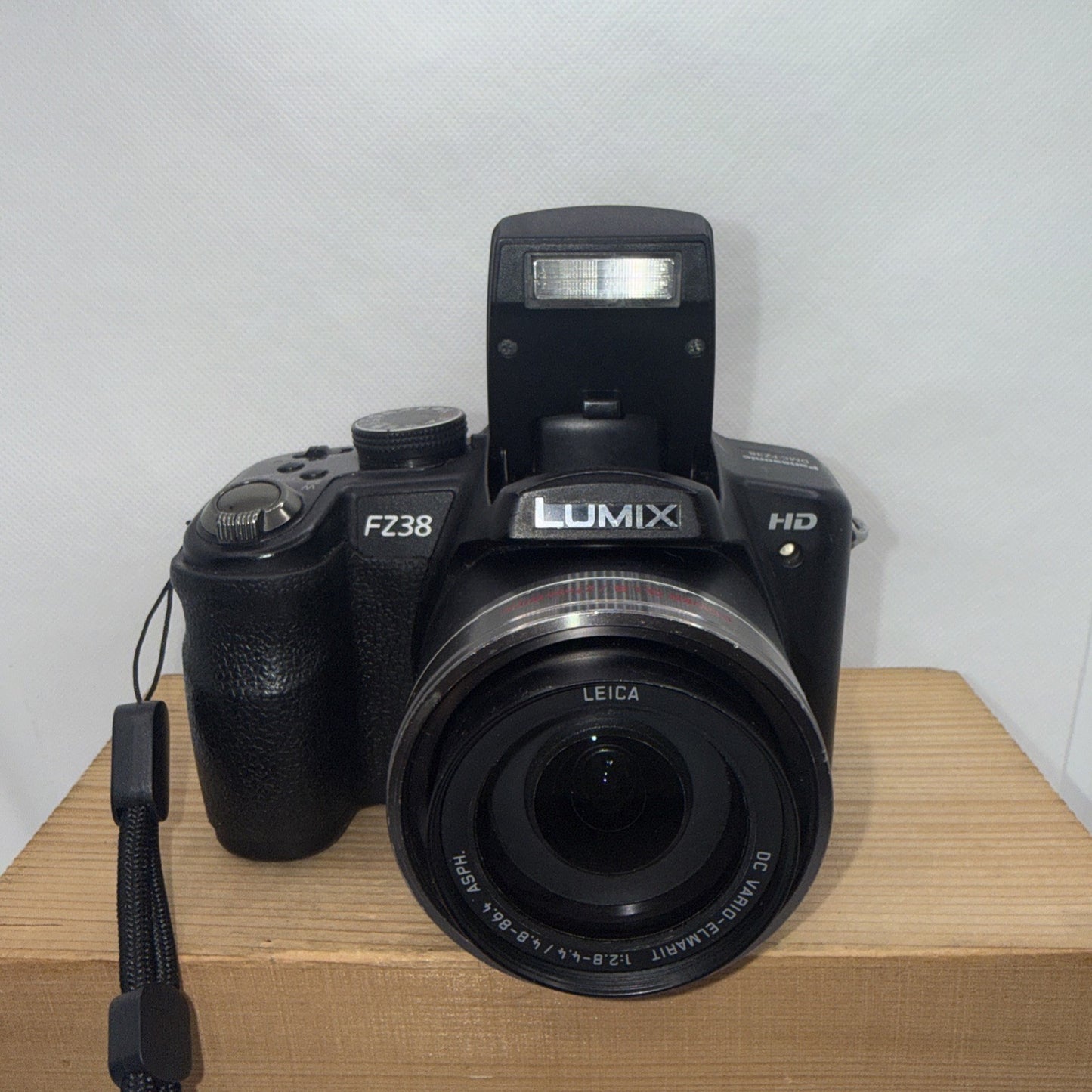 Panasonic LUMIX DMC-FZ38 12MP Digital Bridge Camera Tested + Accessories