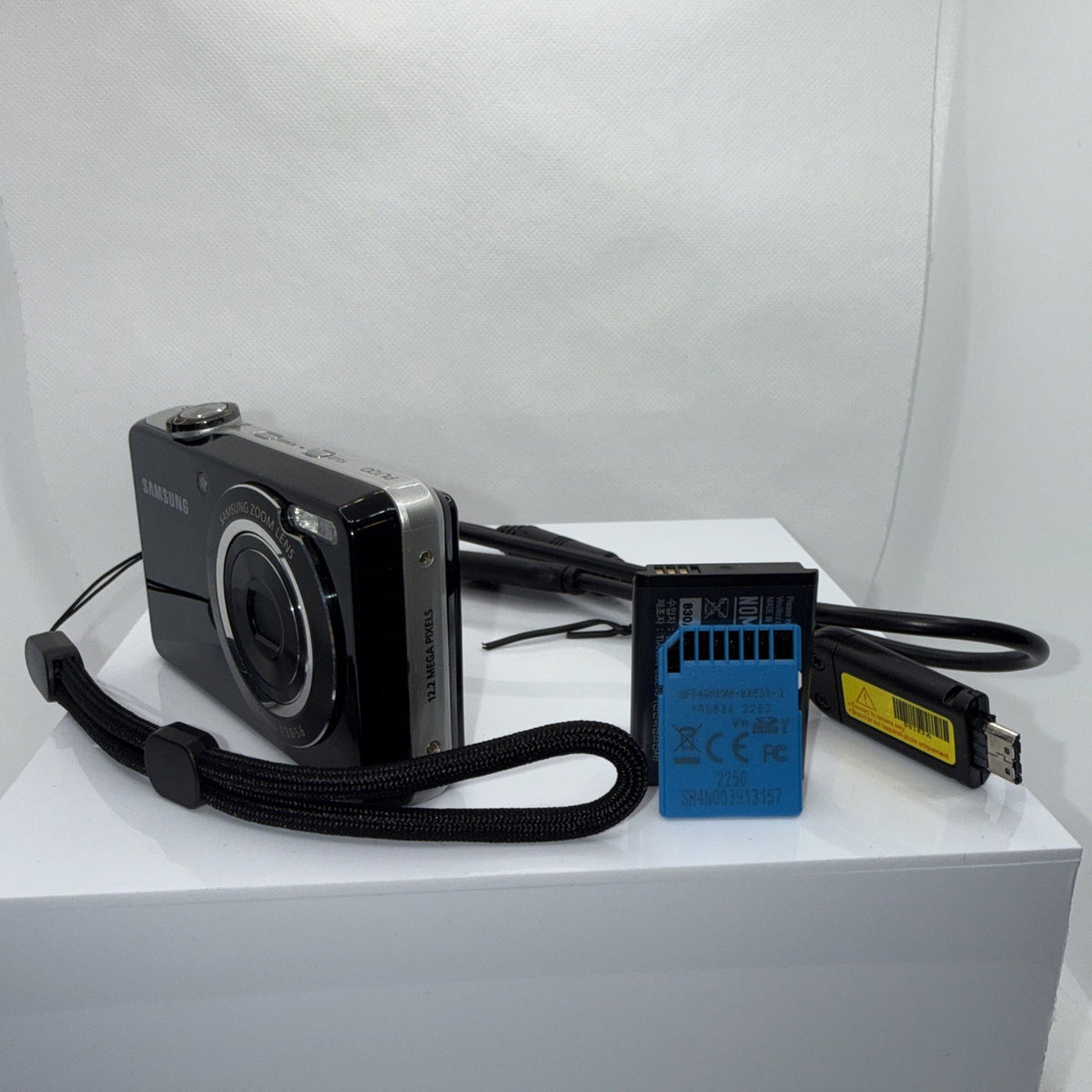 Samsung PL100 12.2MP Selfie Screen Digital Camera Tested + Charger Battery 4GB
