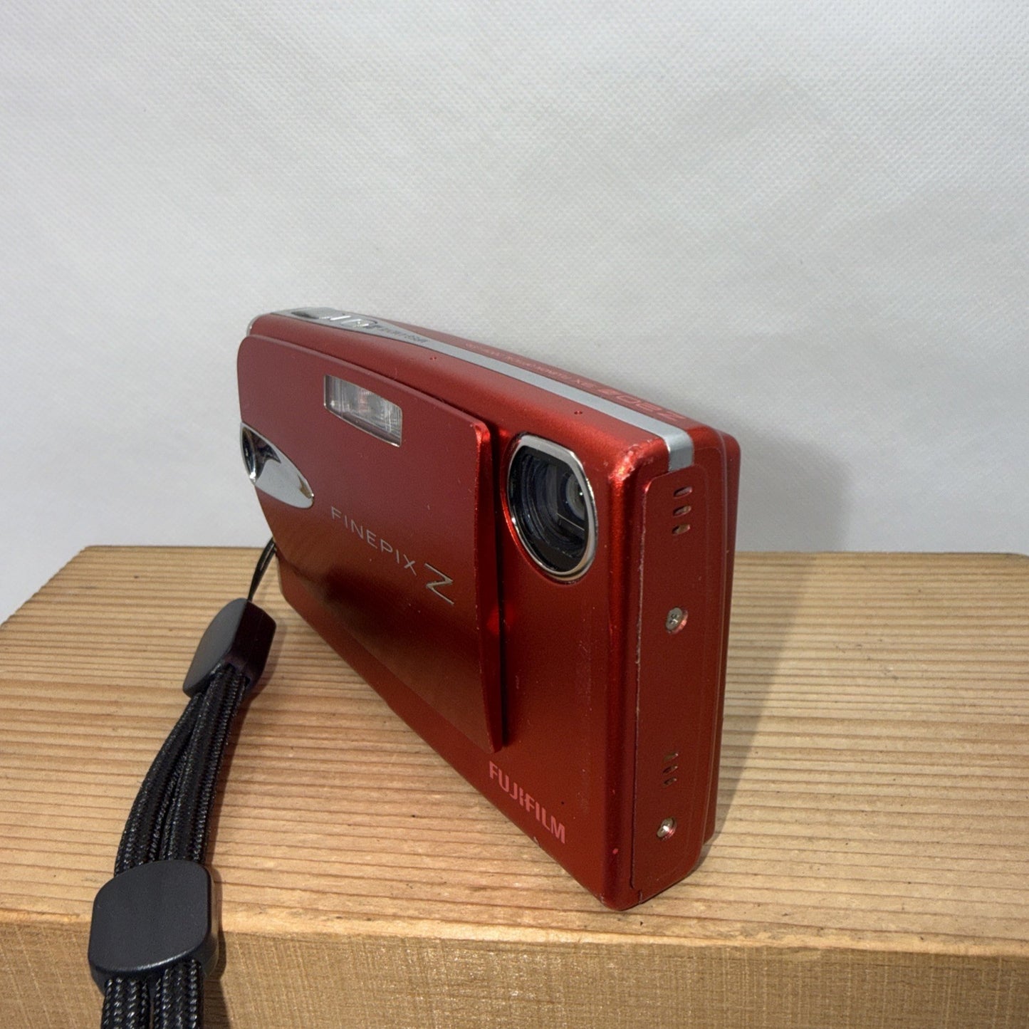 Fujifilm Finepix Z20fd 10MP Digital Camera Red Tested + Charger Battery 4GB SD