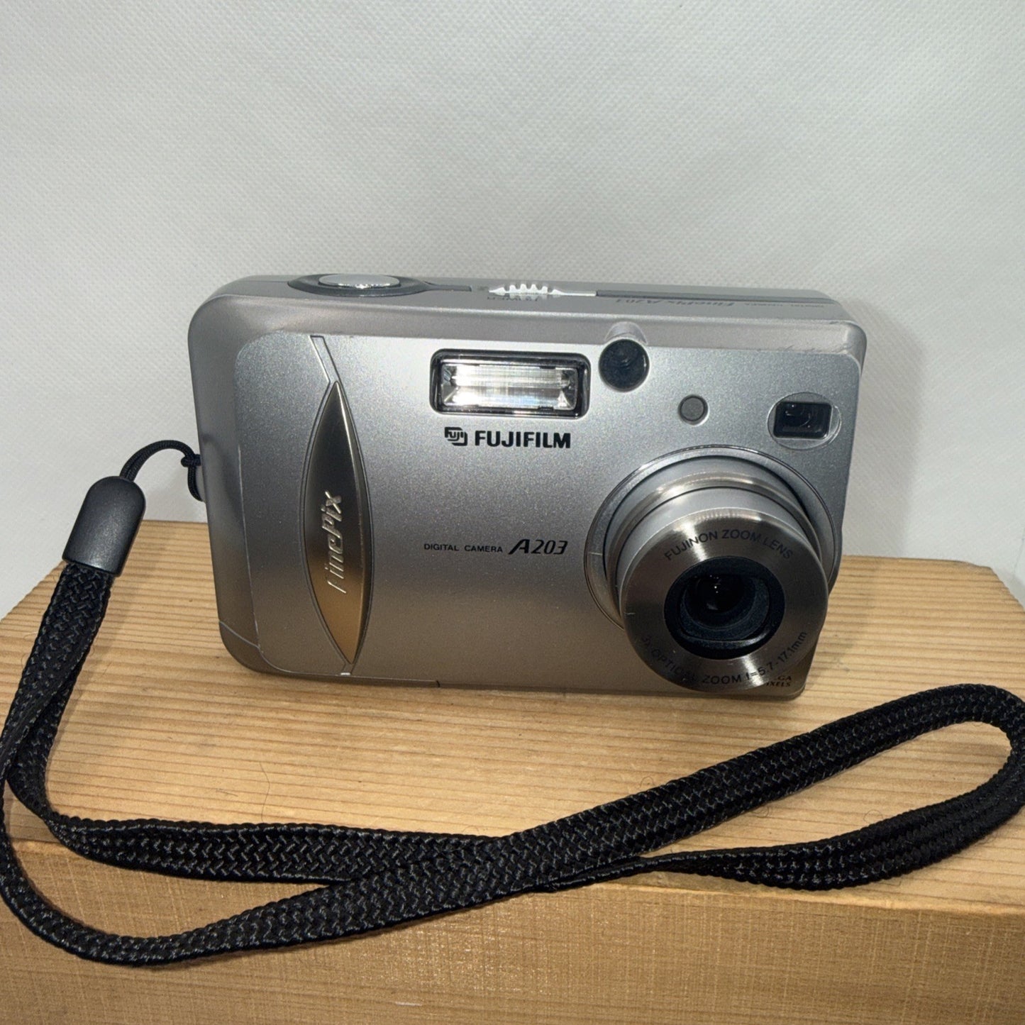 Fujifilm FinePix A203 2.0MP Compact Digital Camera + XD Card & Accessories Retro