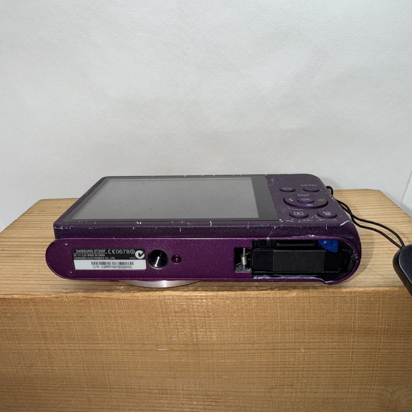 Samsung ST200F 16.1MP Digital Camera *Battery flap missing + Charger Battery 2GB