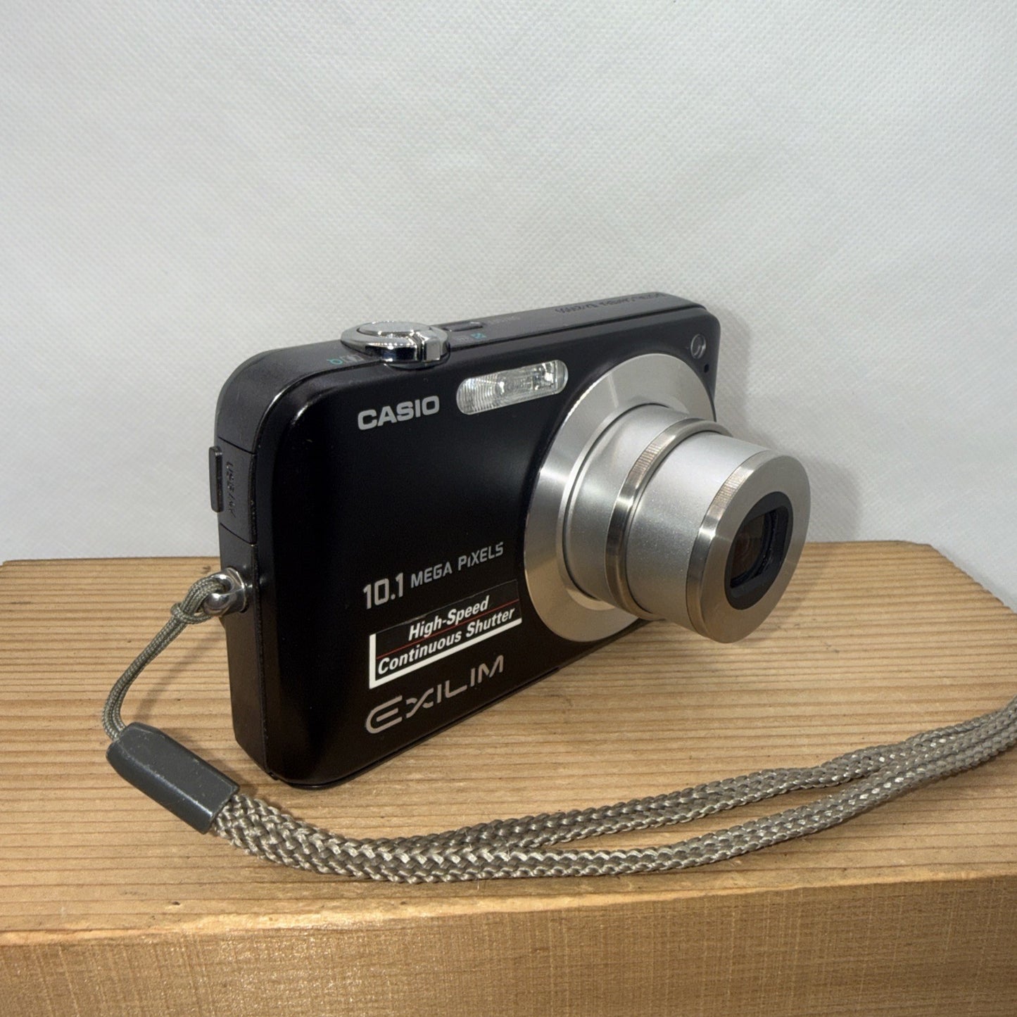 Casio Digital Camera Exilim EX-Z1050 10.1MP Tested + Charger Battery 2GB SD