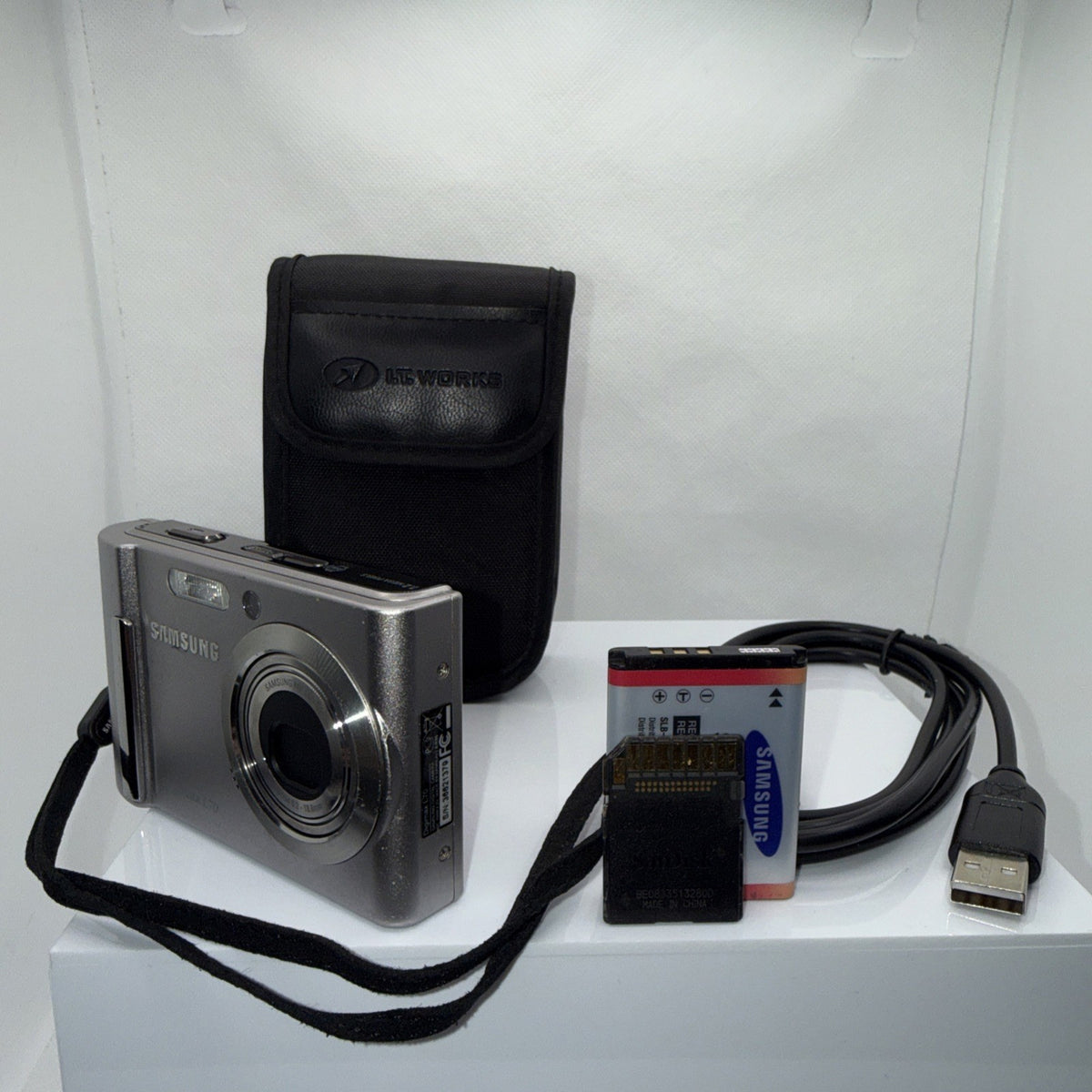 Samsung Digimax L70 7.2MP Digital Camera Tested + Charger Battery 2GB SD Case