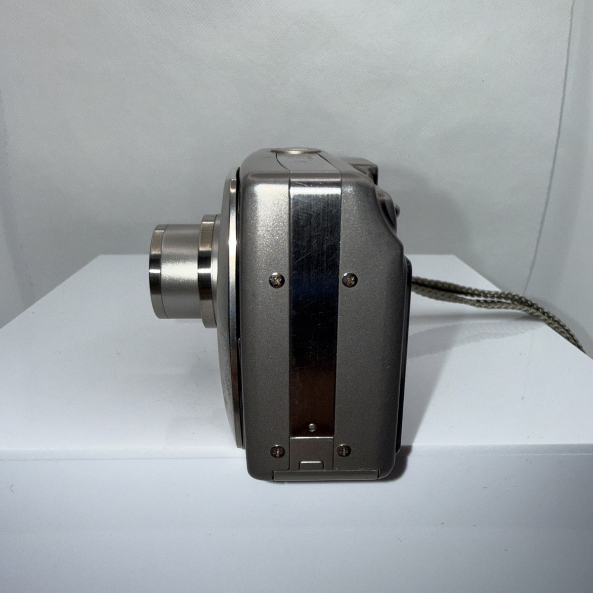 Konica Minolta Dimage G600 6MP Digital Camera Tested + Charger Battery 1GB SD