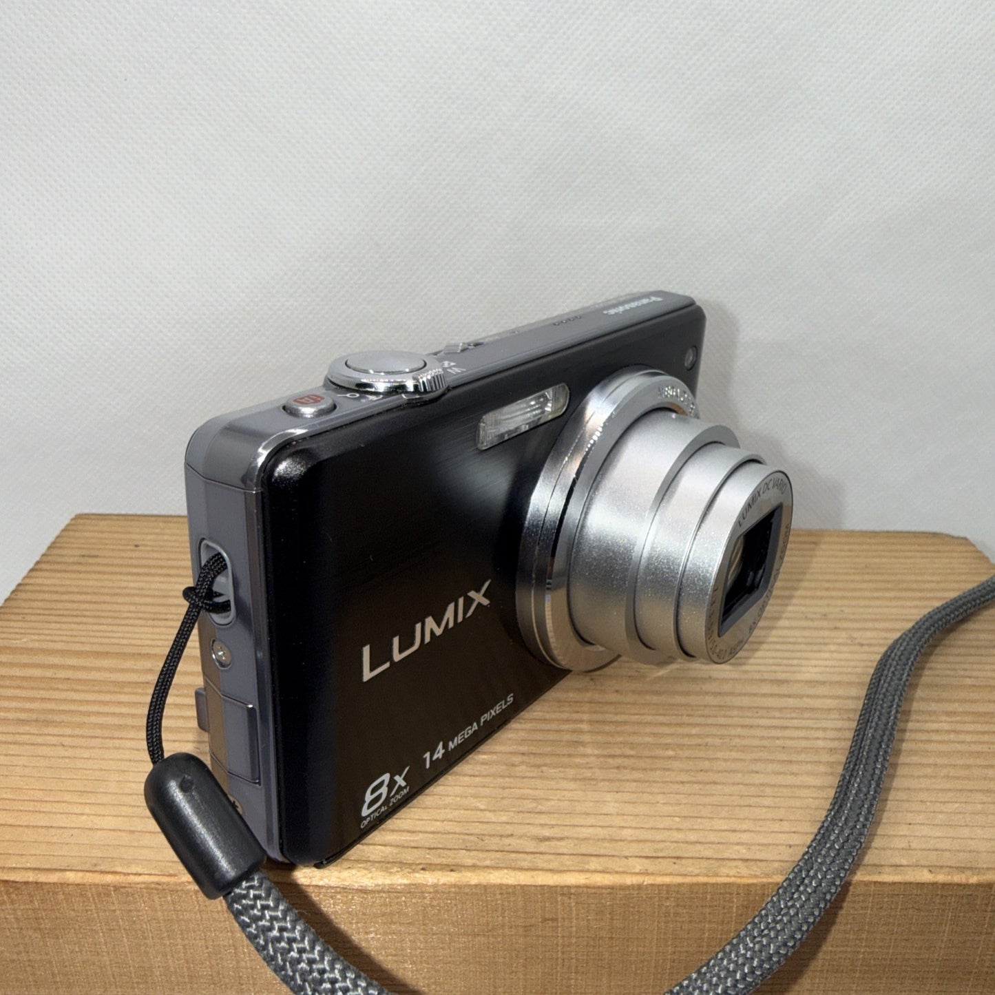 Panasonic Digital Camera Lumix DMC-FS33 14.1MP Black + Charger Battery Case 4GB