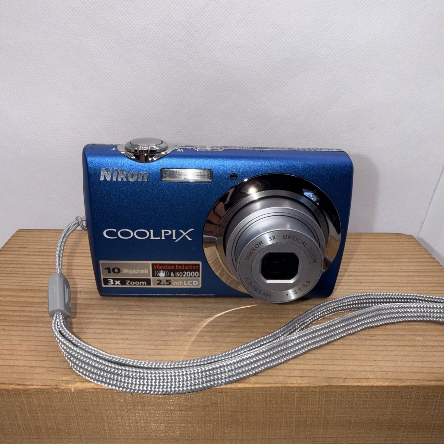 Nikon Coolpix S220 10MP Digital Camera Boxed Tested Plus Charger Battery 4GB VGC