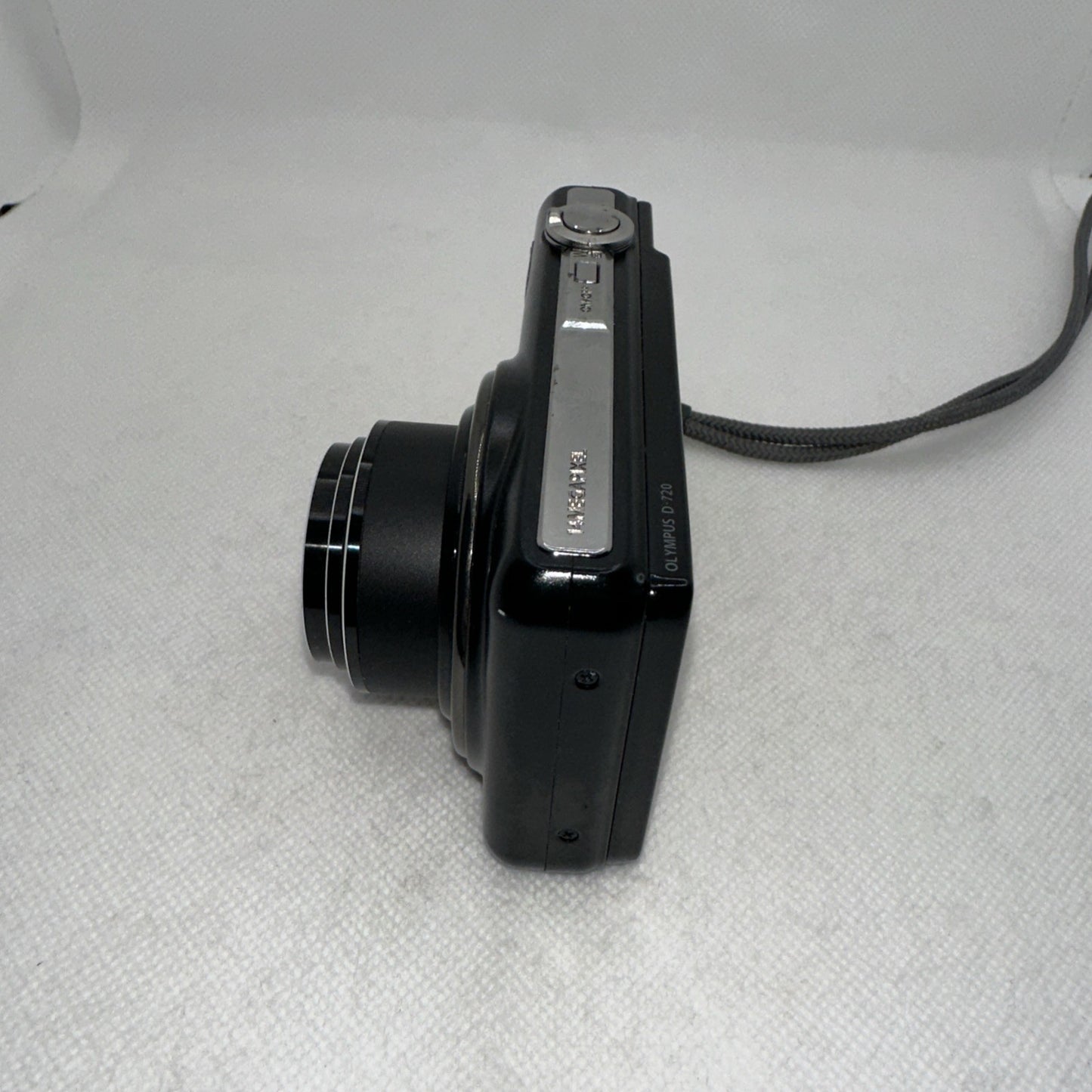 Olympus D-720 14.0MP Digital Camera *Some Dead Pixels* + Charger Battery 16GB SD7