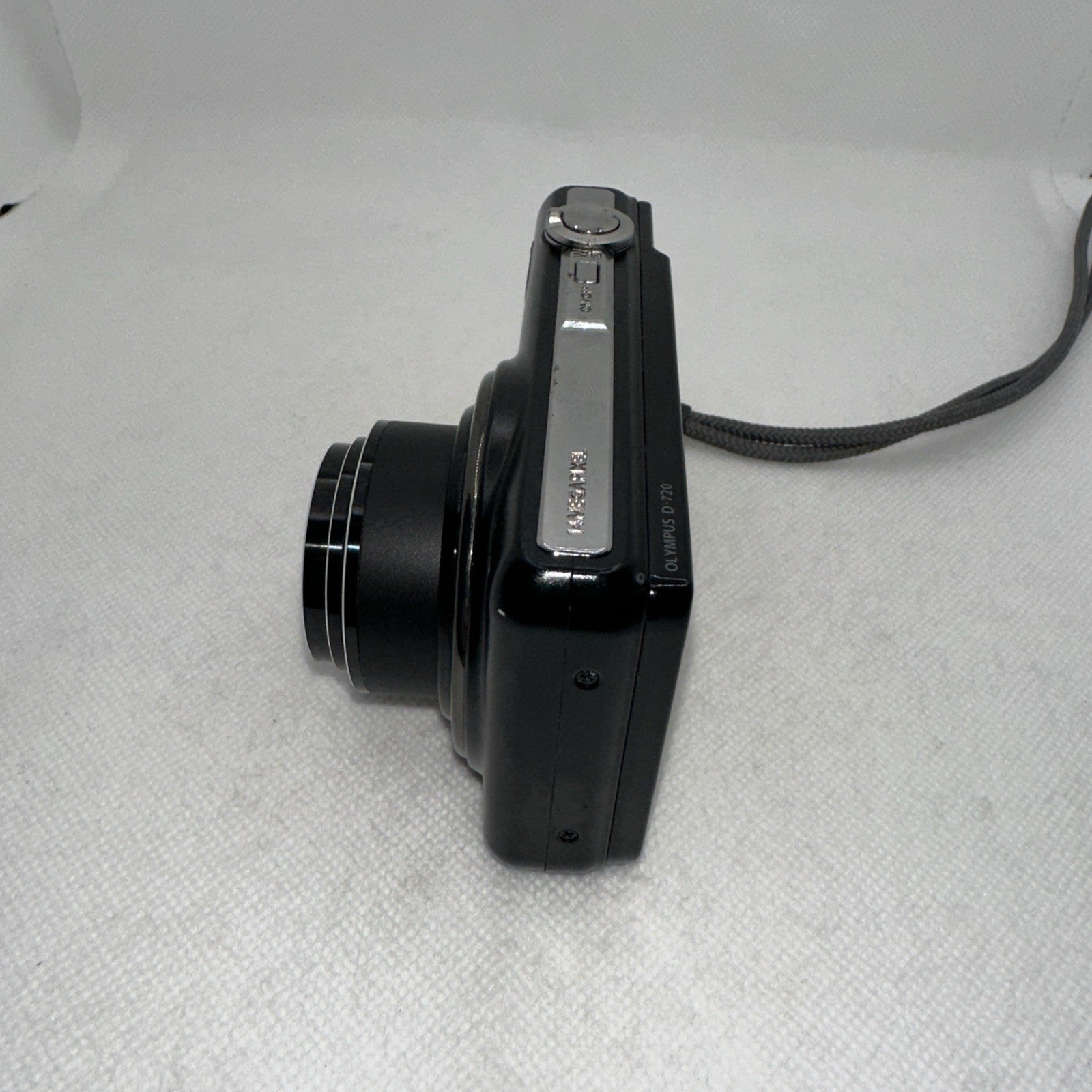 Olympus D-720 14.0MP Digital Camera *Some Dead Pixels* + Charger Battery 16GB SD7