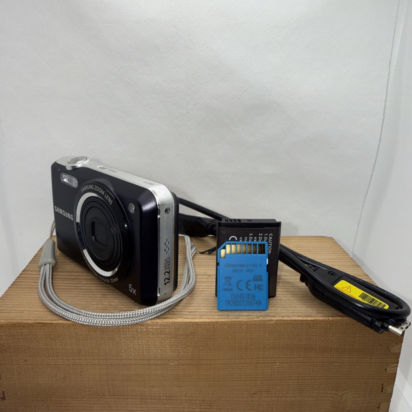 Samsung ES71 12.2MP Digital Camera Tested Working + Charger Battery 4GB SD Card