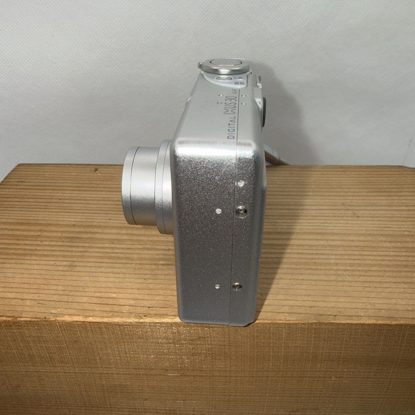 Canon Digital Camera IXUS 30 3.2MP Tested Boxed Plus Charger Battery Case SD VGC6