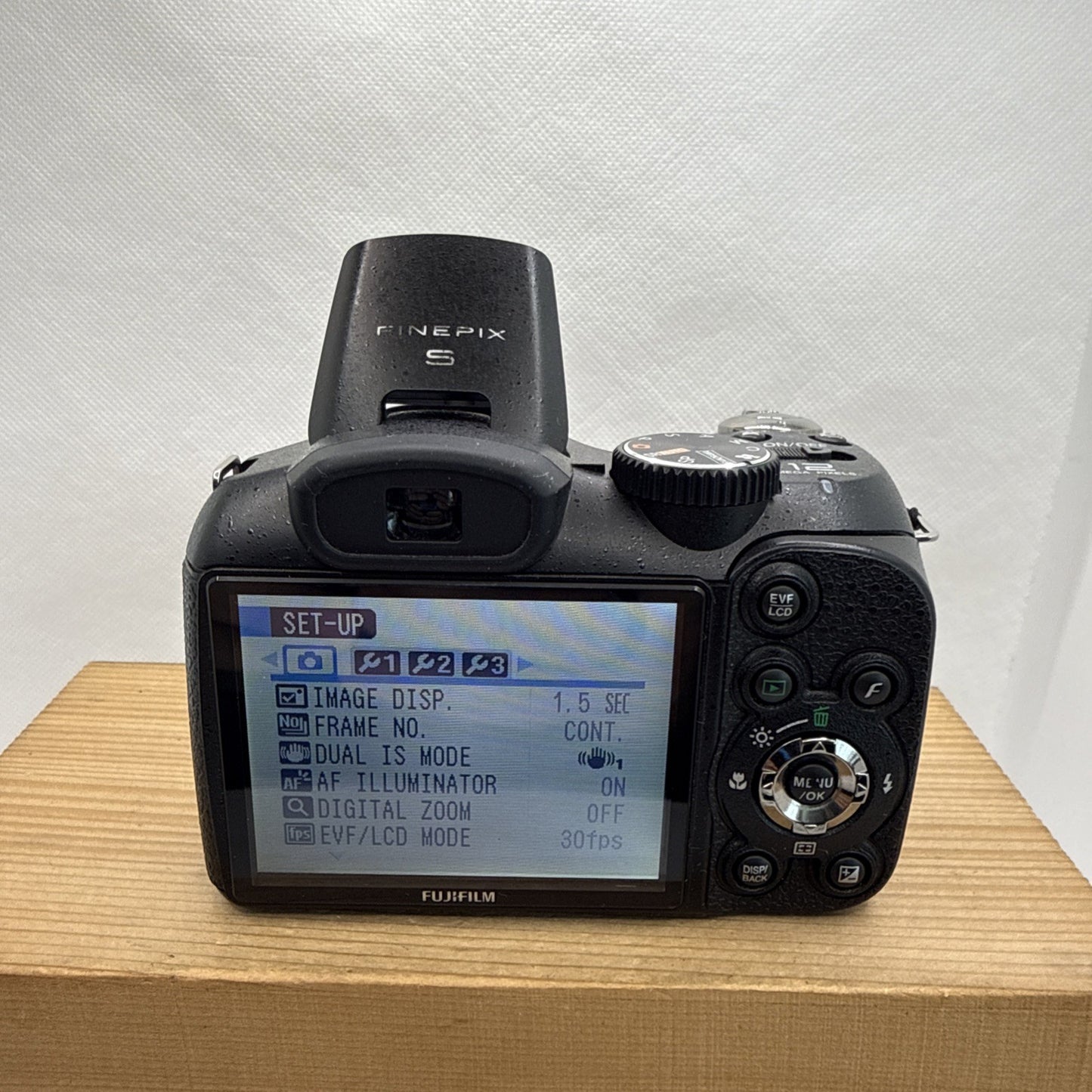 Fujifilm FinePix S1600 12.2MP 3" LCD Digital Bridge Camera Tested + 4GB SD Card