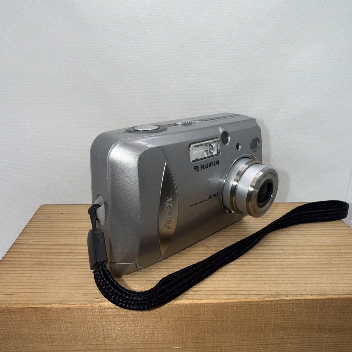 Fujifilm FinePix A203 2.0MP Compact Digital Camera + XD Card & Accessories Retro
