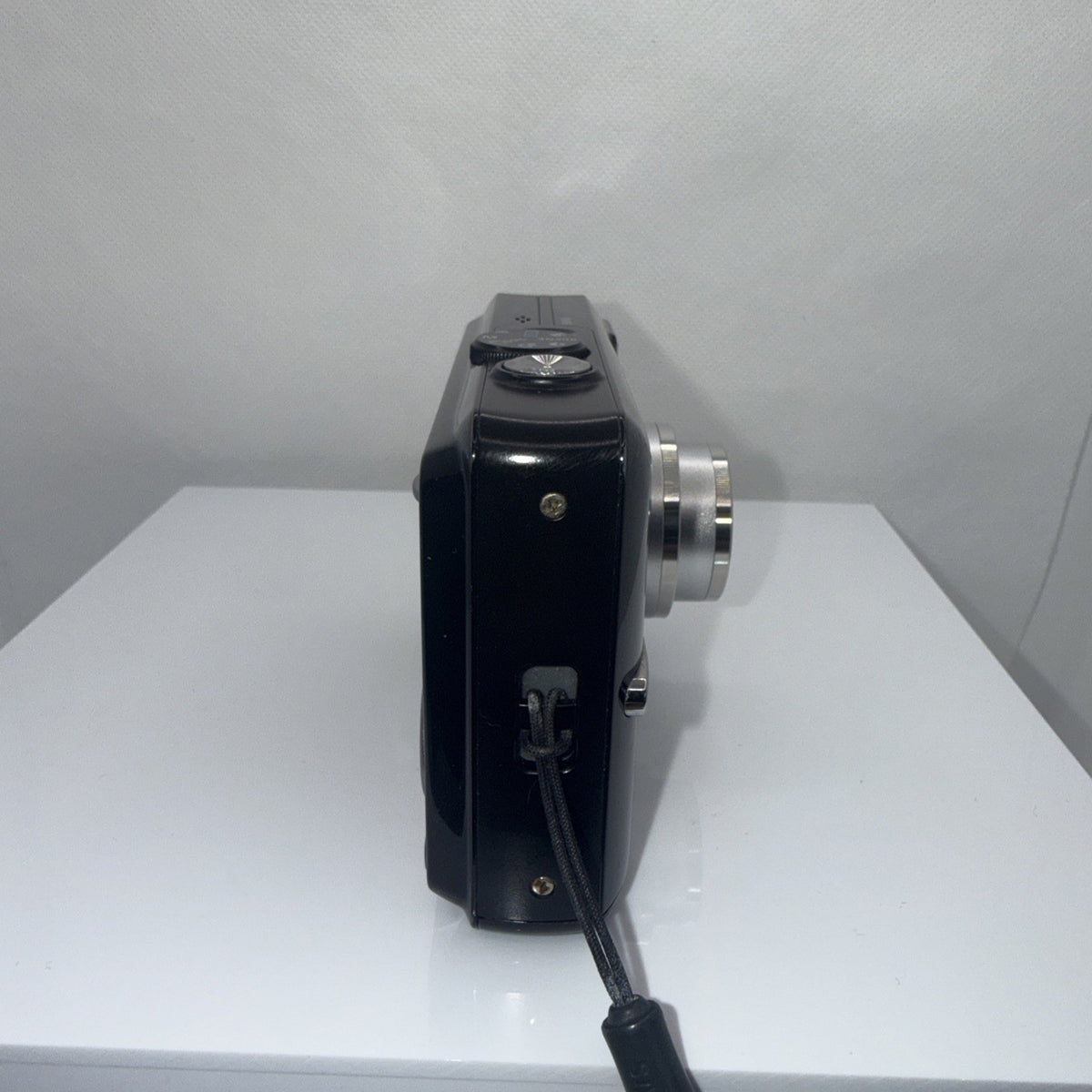 Samsung D1070 10.2MP Digital Camera Tested + Charger Batteries 4GB SD Card