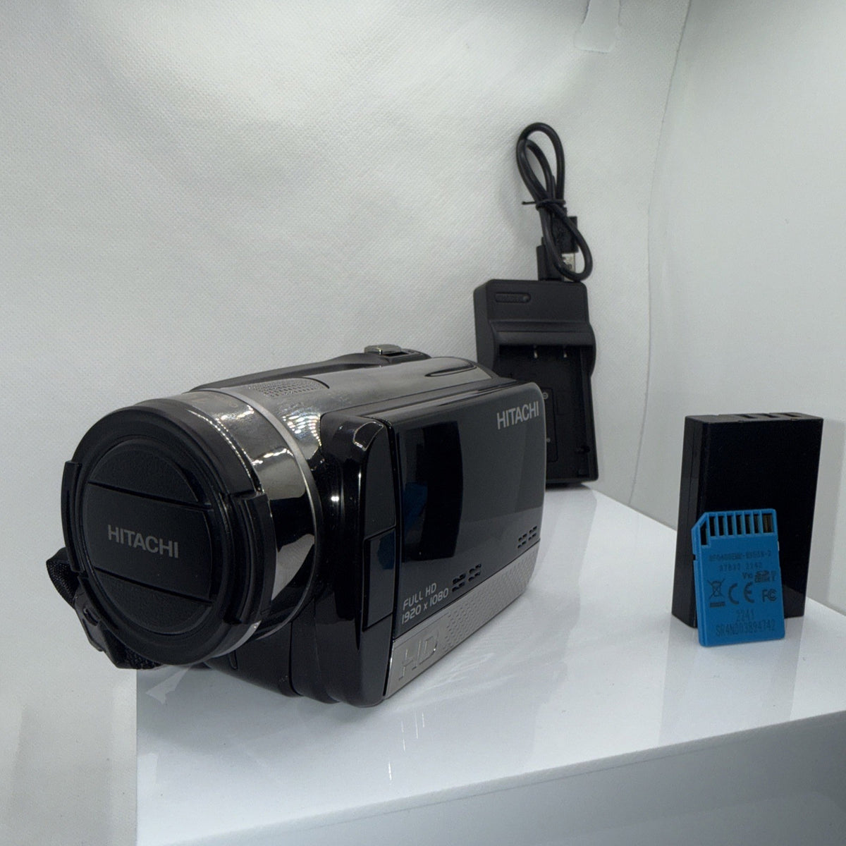 HD Camcorder Hitachi DZ-HV1079E 1080P Tested Working + Charger Battery 4GB SD