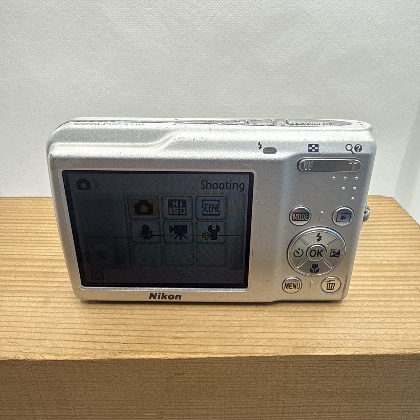 Nikon Coolpix S210 8MP Digital Camera Tested (some dead pixels on screen) Bundle