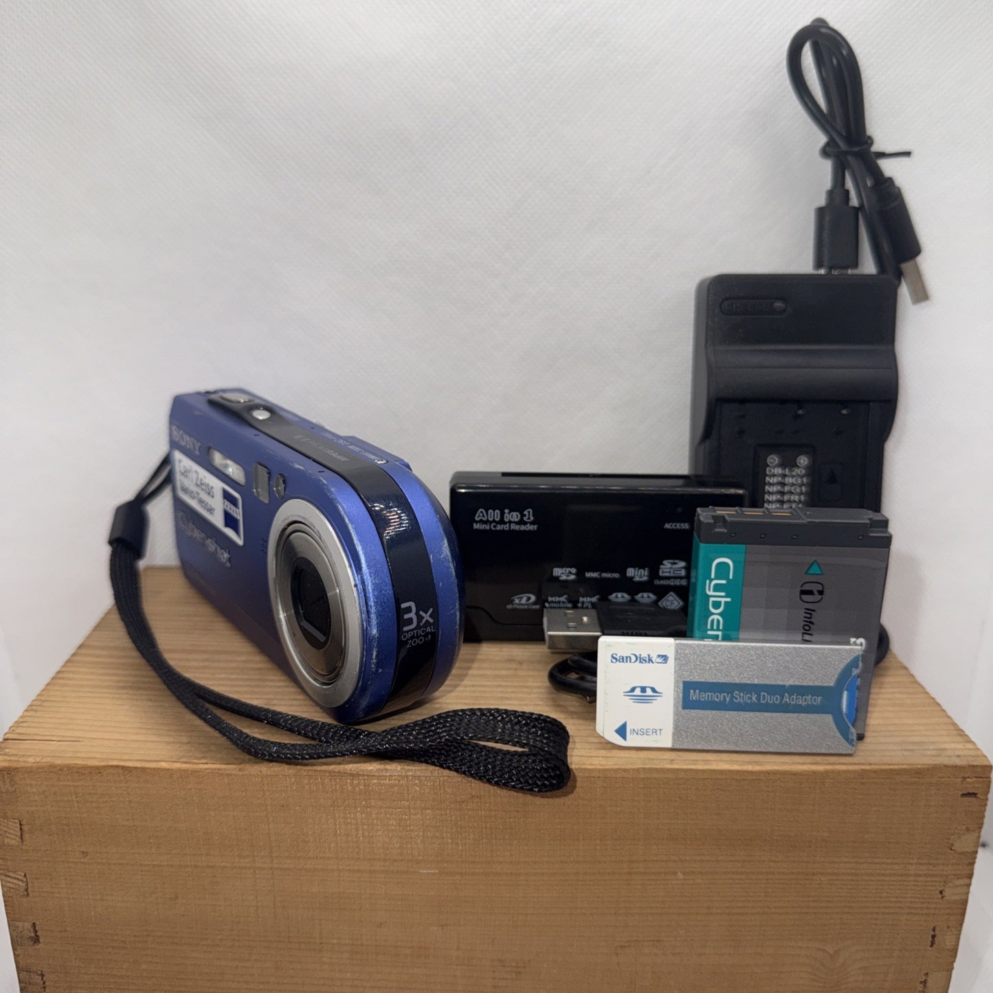 Sony Cybershot DSC-P100 5.1 MP Digital Camera Tested + Charger Battery Memory
